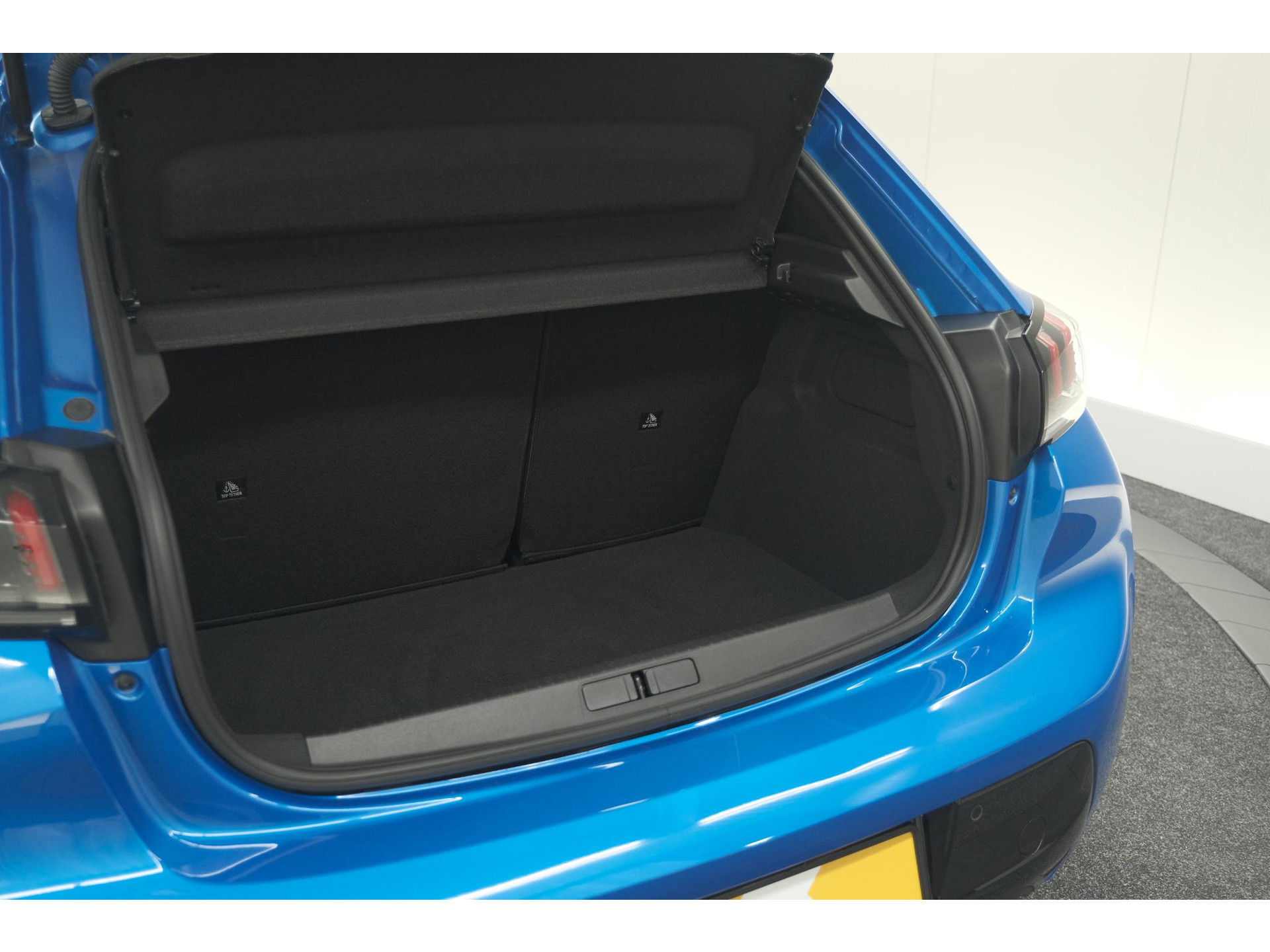 Peugeot 208 PureTech 100 Allure | Stoelverwarming | Adaptieve Cruise Control | Camera | Apple Carplay
