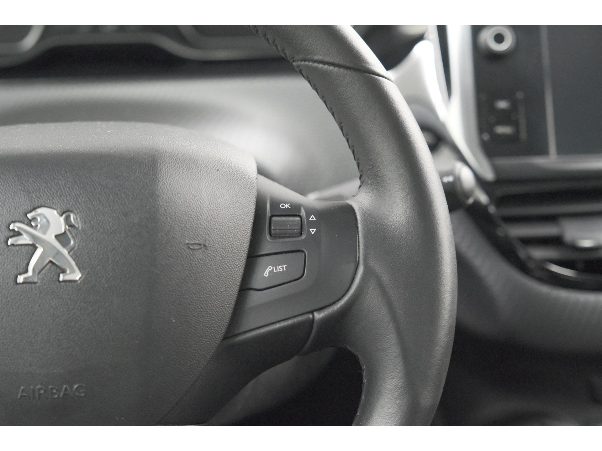 Peugeot 2008 PureTech 110 Blue Lion | Trekhaak | Apple Carplay | Parkeersensoren