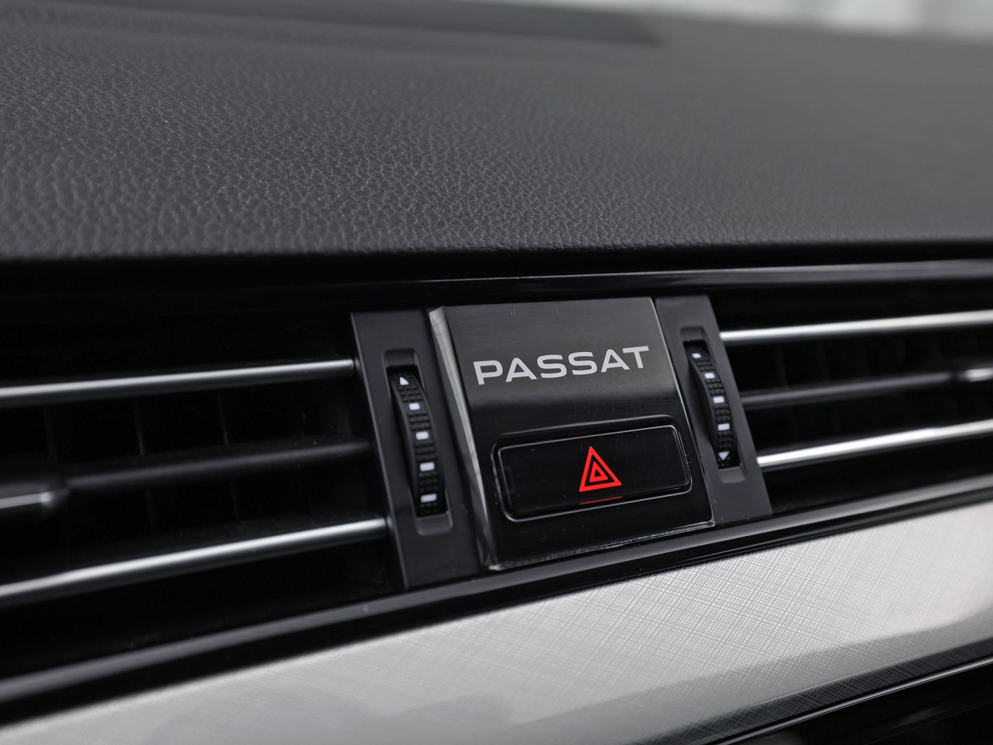 Volkswagen Passat Variant 1.4 TSI PHEV GTE 218Pk Automaat (APPLE CARPLAY, SOH 88,9%, GROOT NAVI, CAMERA, TREKHAAK, KEYLESS, SPORTSTOELEN, STOELVERWARMING, GETINT GLAS, NIEUWSTAAT)