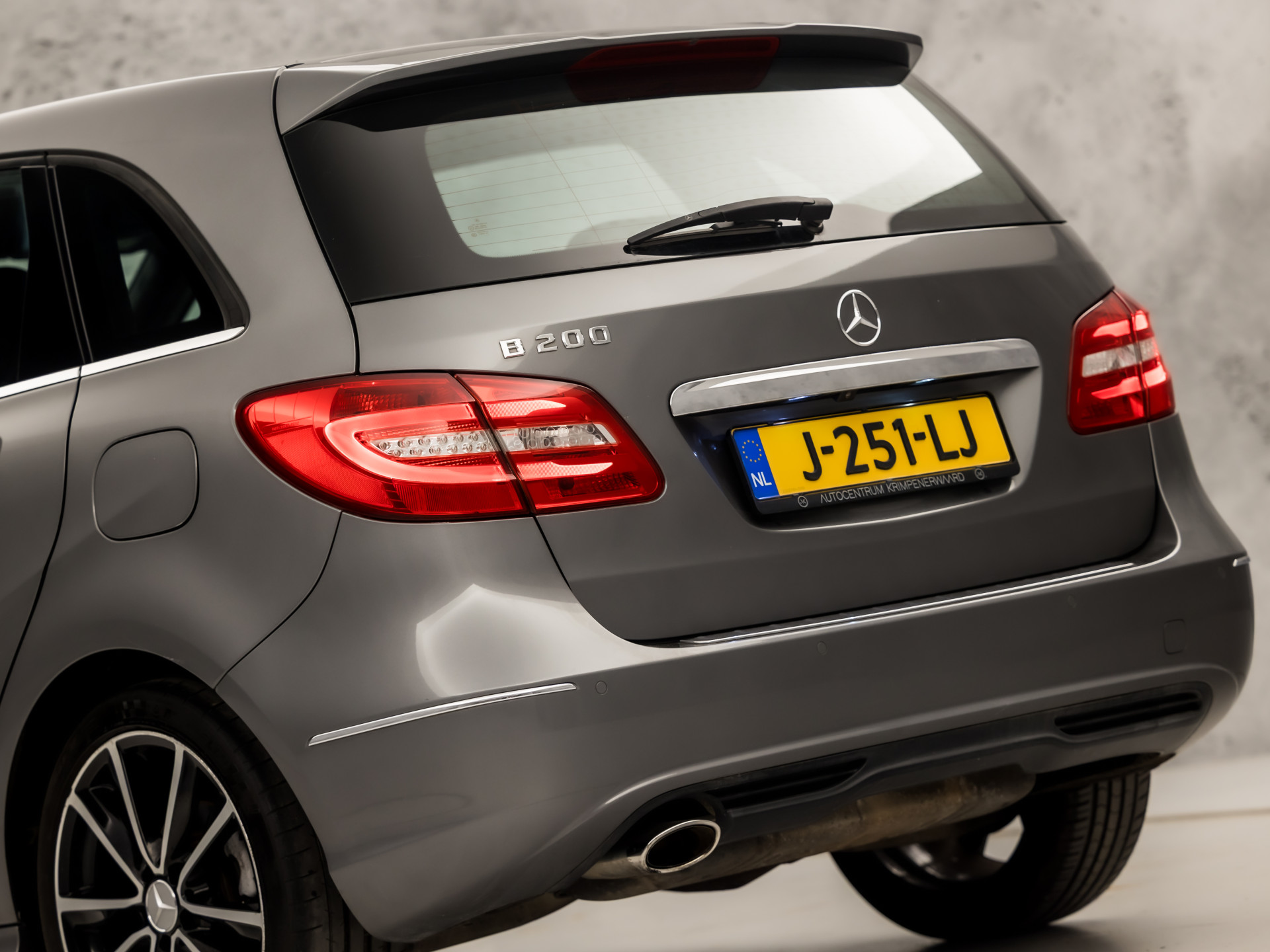 Mercedes-Benz B-Klasse 200 AMG Sport 157Pk (GROOT NAVI, CLIMATE, CAMERA, HARMAN/KARDON, STOELVERWARMING, LEDEREN SPORTSTOELEN, HARMAN/KARDON, XENON, ZWART HEMEL, NIEUWSTAAT)