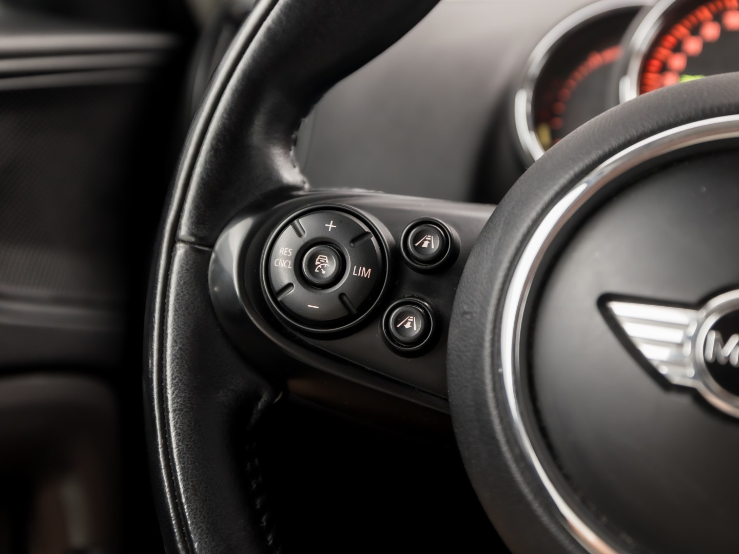 MINI Countryman 1.5 Cooper SE ALL4 Chili 225Pk Automaat (APPLE CARPLAY, GROOT NAVI, LEDER, STOELVERWARMING, SPORTSTOELEN, GETINT GLAS, ADAPTIVE CRUISE, NIEUWSTAAT)