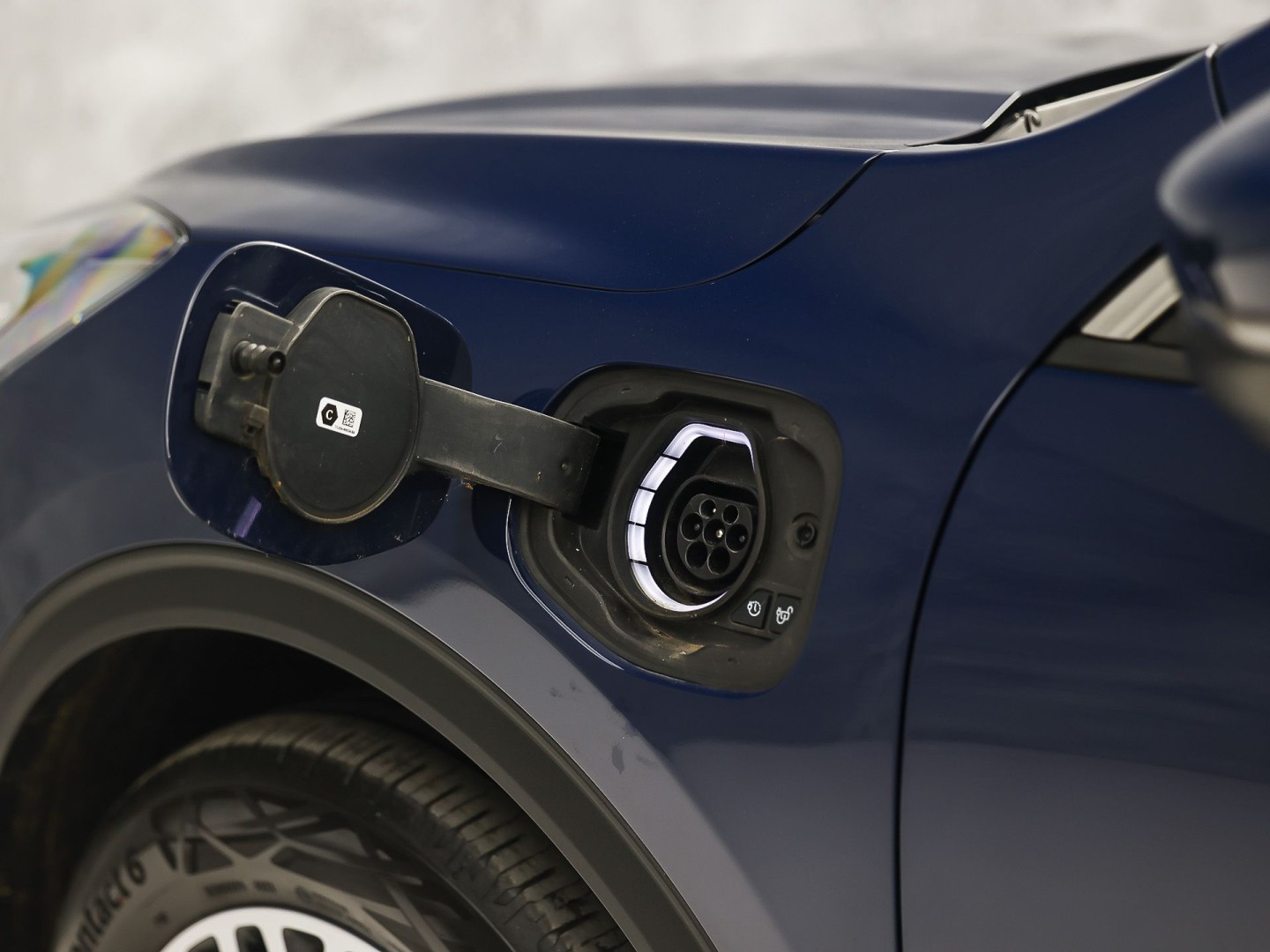 Ford Kuga 2.5 PHEV Titanium 225Pk Automaat (VIRTUAL COCKPIT, APPLE CARPLAY, GROOT NAVI, CAMERA, TREKHAAK, SPORTSTOELEN, KEYLESS, CRUISE, LANE ASSIST, NIEUWSTAAT)