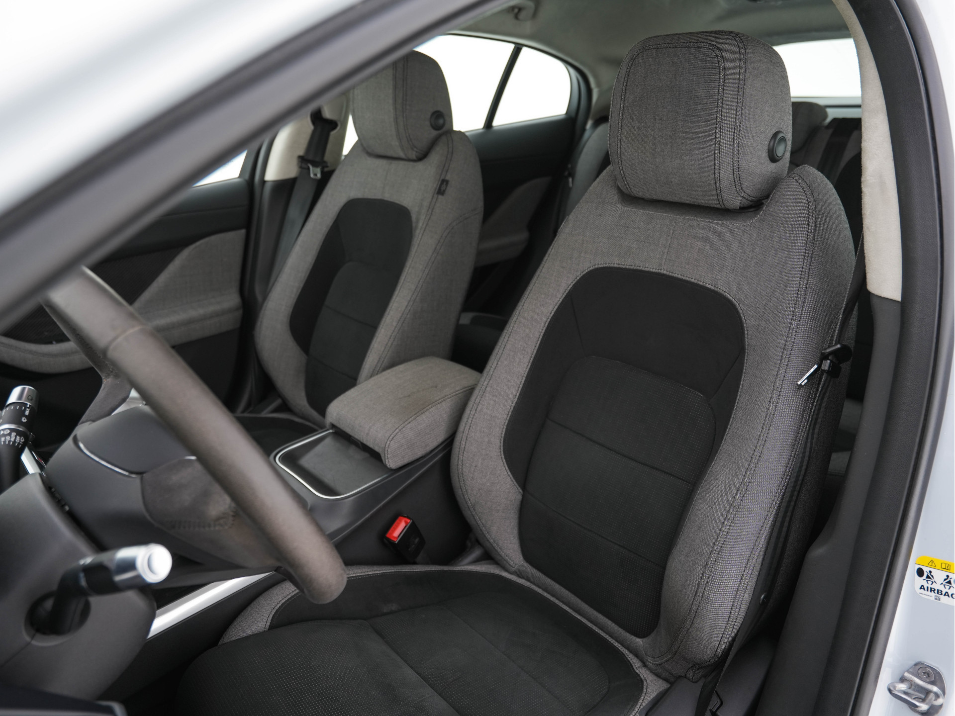 Jaguar I-PACE EV400 HSE First Edition AWD {SOH-91%} (INCL-BTW) Aut. *DIGI-COCKPIT | MATRIX-LED | MICROFIBRE | MERIDIAN-AUDIO | SURROUND-VIEW | KEYLESS | LANE-ASSIST | BLIND-SPOT | CRUISE | DAB | MEMORY-PACK | CCS-FASTLOADER | SPORT-SEATS | 22"