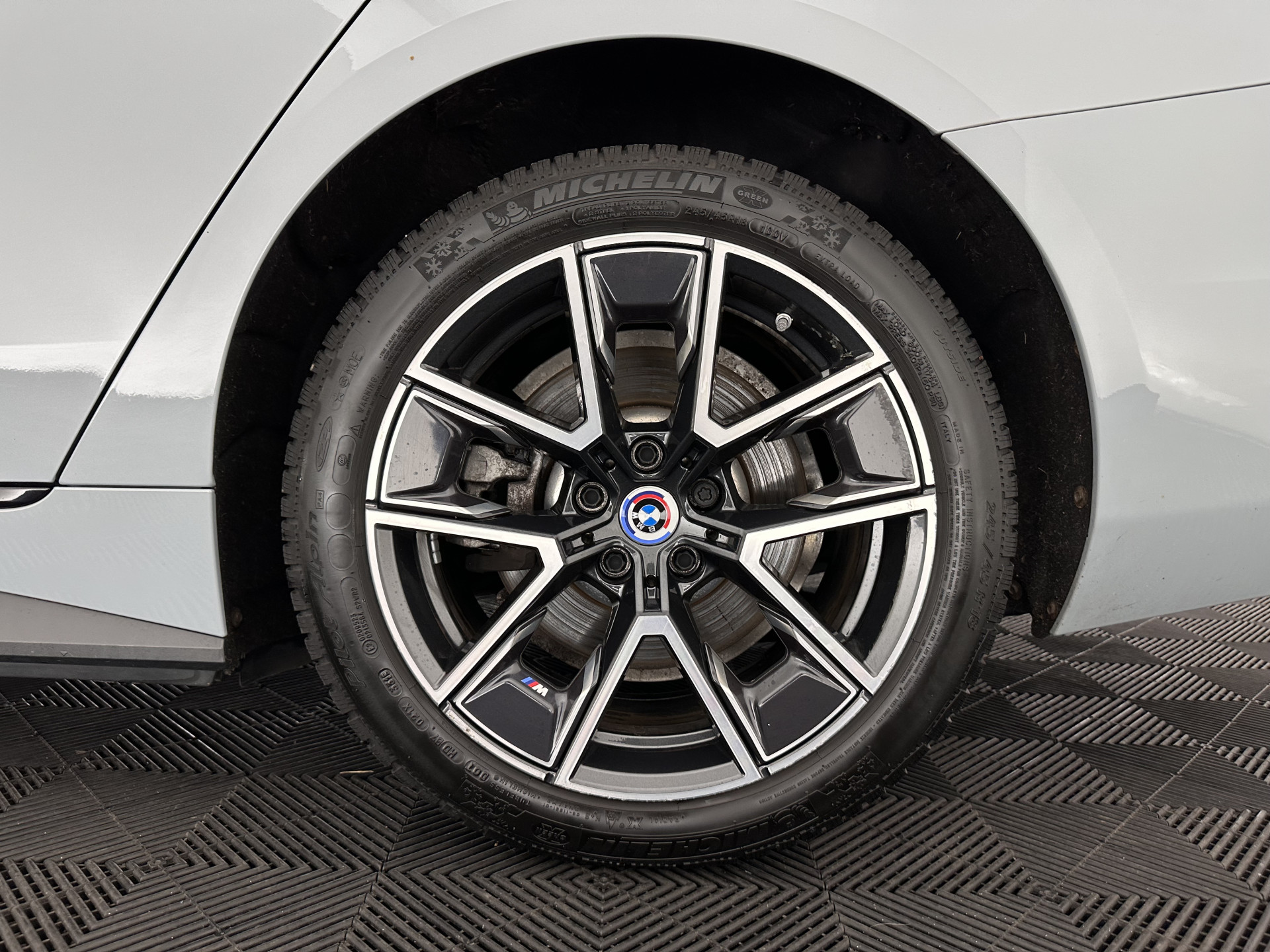 BMW i4 eDrive40 84 kWh M-Sport *M50 JAHRE* [ 3-Fase-11 kW ] {SOH-96%} (INCL-BTW) *LEATHER-ALCANTARA | FULL-LED | ADAPTIVE-CRUISE | HEATED-SPORTSEATS | CAMERA | DAB | DIGI-COCKPIT | NAVI-FULLMAP | AMBIENT-LIGHT | ECC | PDC | CARPLAY | KEYLESS | SHIFTPADDLE