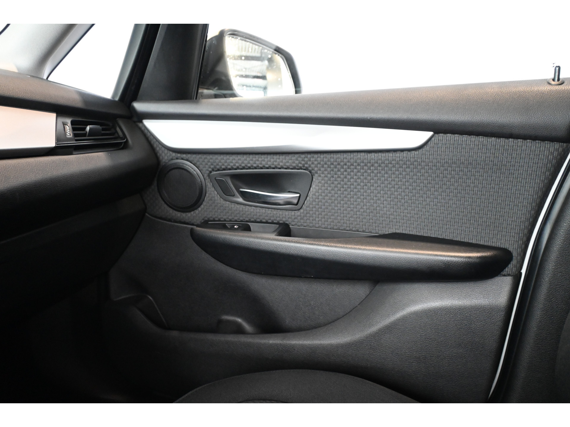 BMW 2-serie Active Tourer 218i Airco Trekhaak LED Lichtmetaal Rijklaarprijs Inruil Mogelijk!