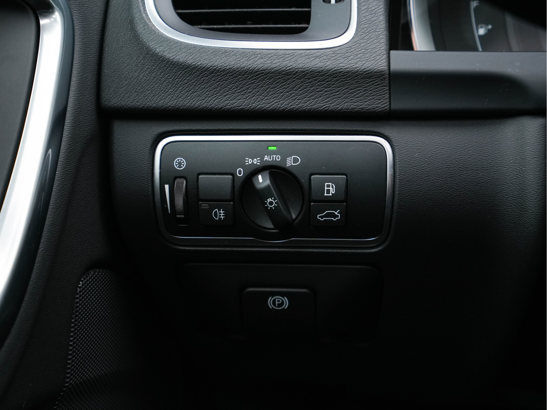 Volvo V60 2.4 D6 AWD Twin Engine Summum Aut. *PANO | NAVI-FULLMAP | LEATHER | BI-XENON | CAMERA |  ECC | PDC | CRUISE | SPORT-SEATS | PRIVACY-GLASS | TOWBAR | MEMORY-PACK | HEATED-COMFORTSEATS | 18"ALU*