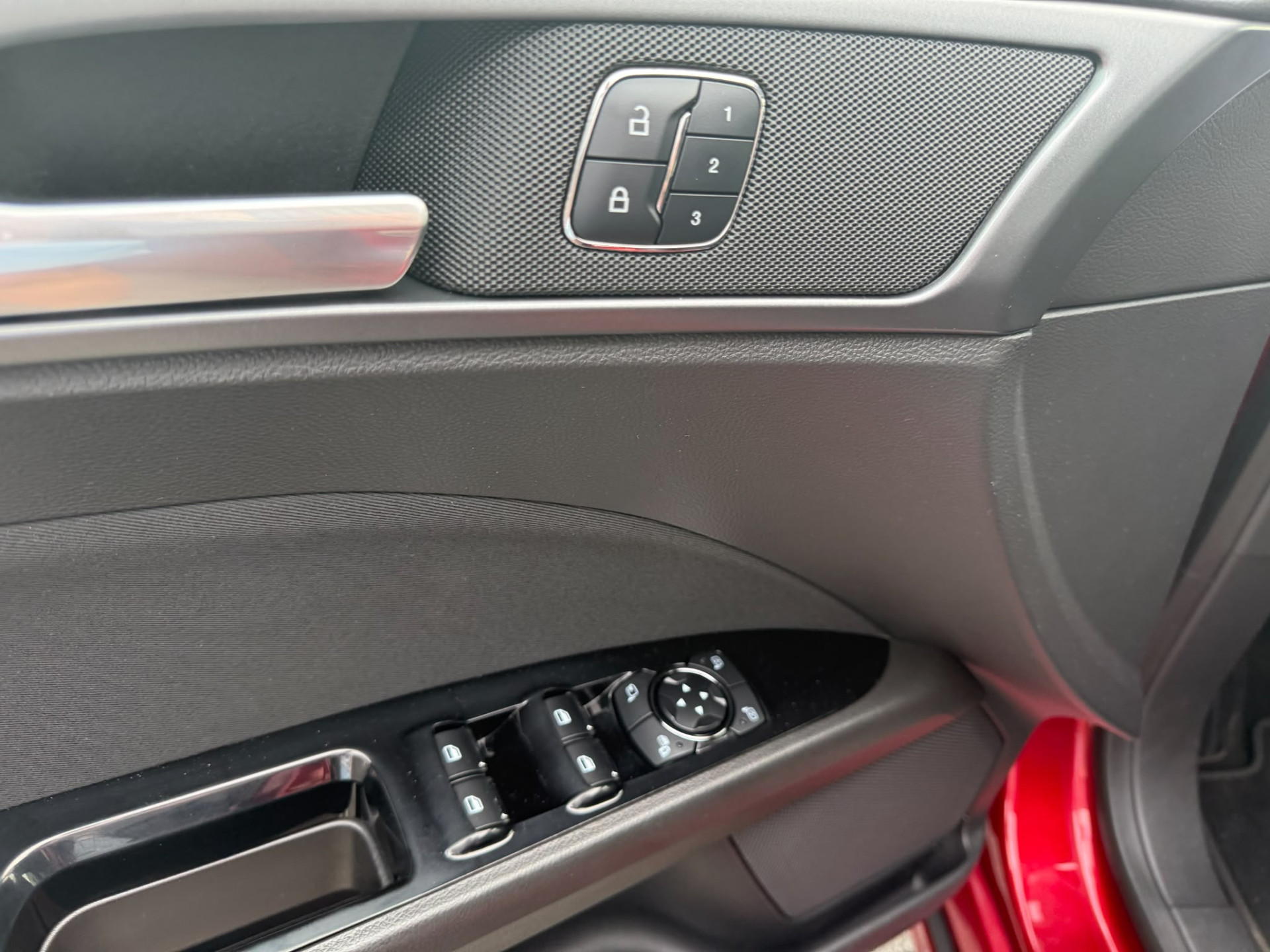 Ford Mondeo 2.0 Titanium | 3E EIGENAAR | 3/6/12MND GARANTIE | AUTOMAAT | LED | DODEHOEK | ACC | NAVI | TREKHAAK |SFEERVERL. | LMV |