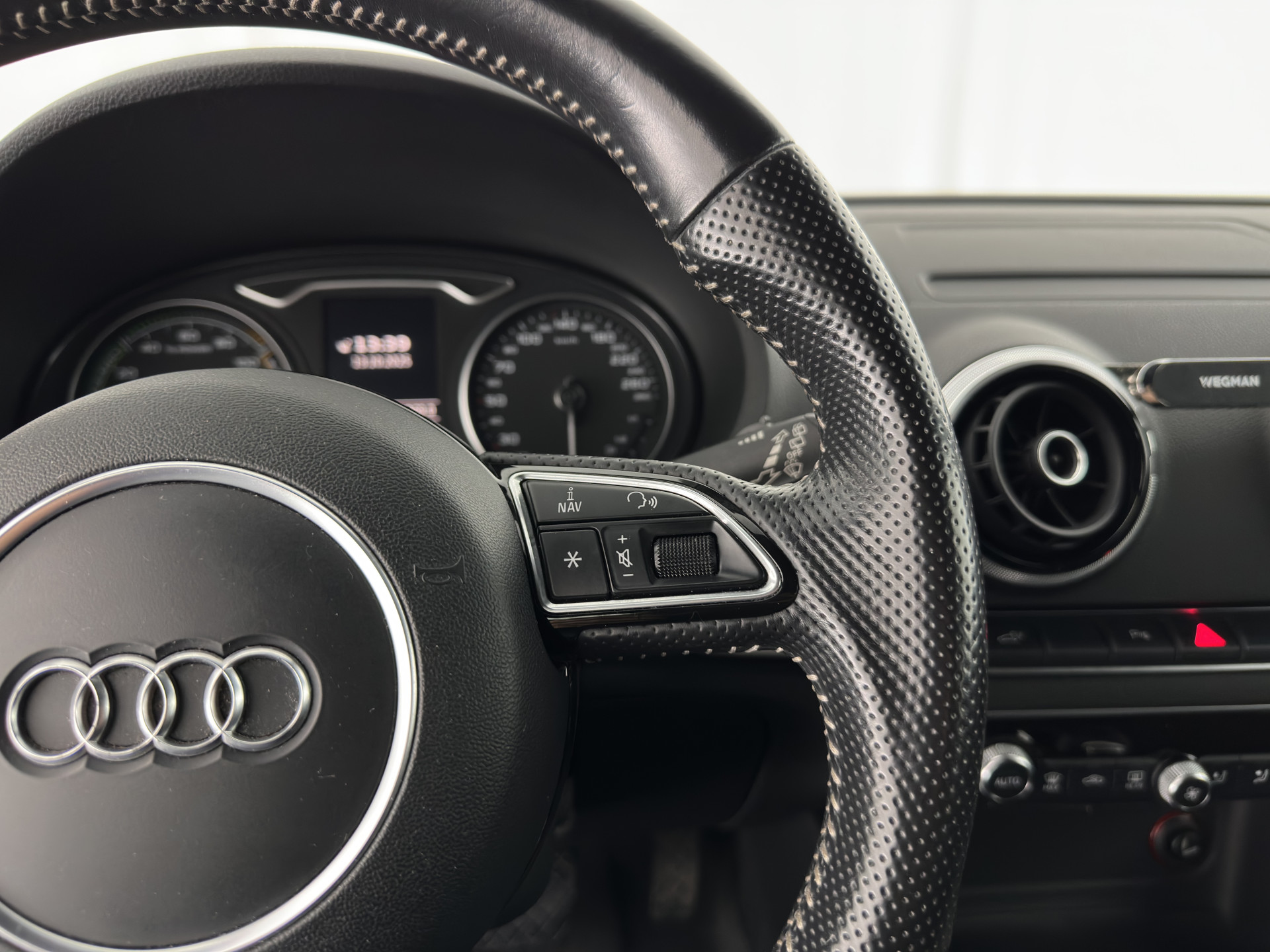 Audi A3 Sportback 1.4 e-tron Plug-In Pro Line plus Aut. *LEATHER-FABRIC | FULL-LED | NAVI-FULLMAP | KEYLESS | SPORT-SEATS | AUDI-SOUND | TOWBAR | 17''ALU*