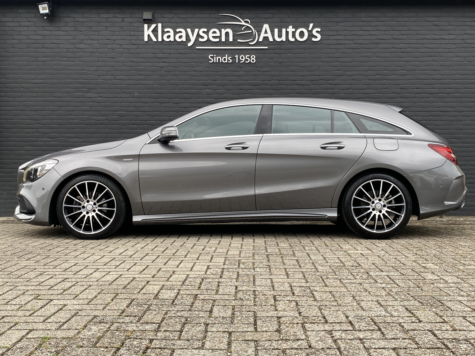 Mercedes-Benz CLA-klasse Shooting Brake 180 AMG Edition AUT. | 1e eigenaar | dealer onderh. | navigatie | a. carplay | alcantara interieur