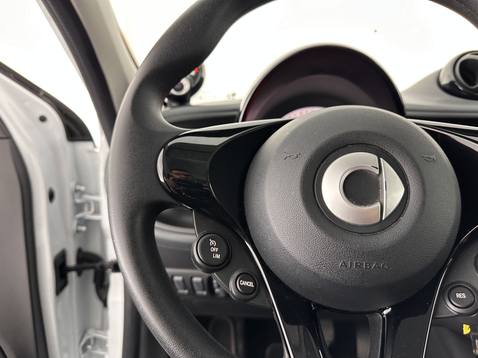 Smart forfour EQ Essential 18 kWh [ 3-Fase ] (INCL-BTW) Aut. *LEATHER | AIRCO | CRUISE | DAB+ | COMFORT-SEATS | 15''ALU*