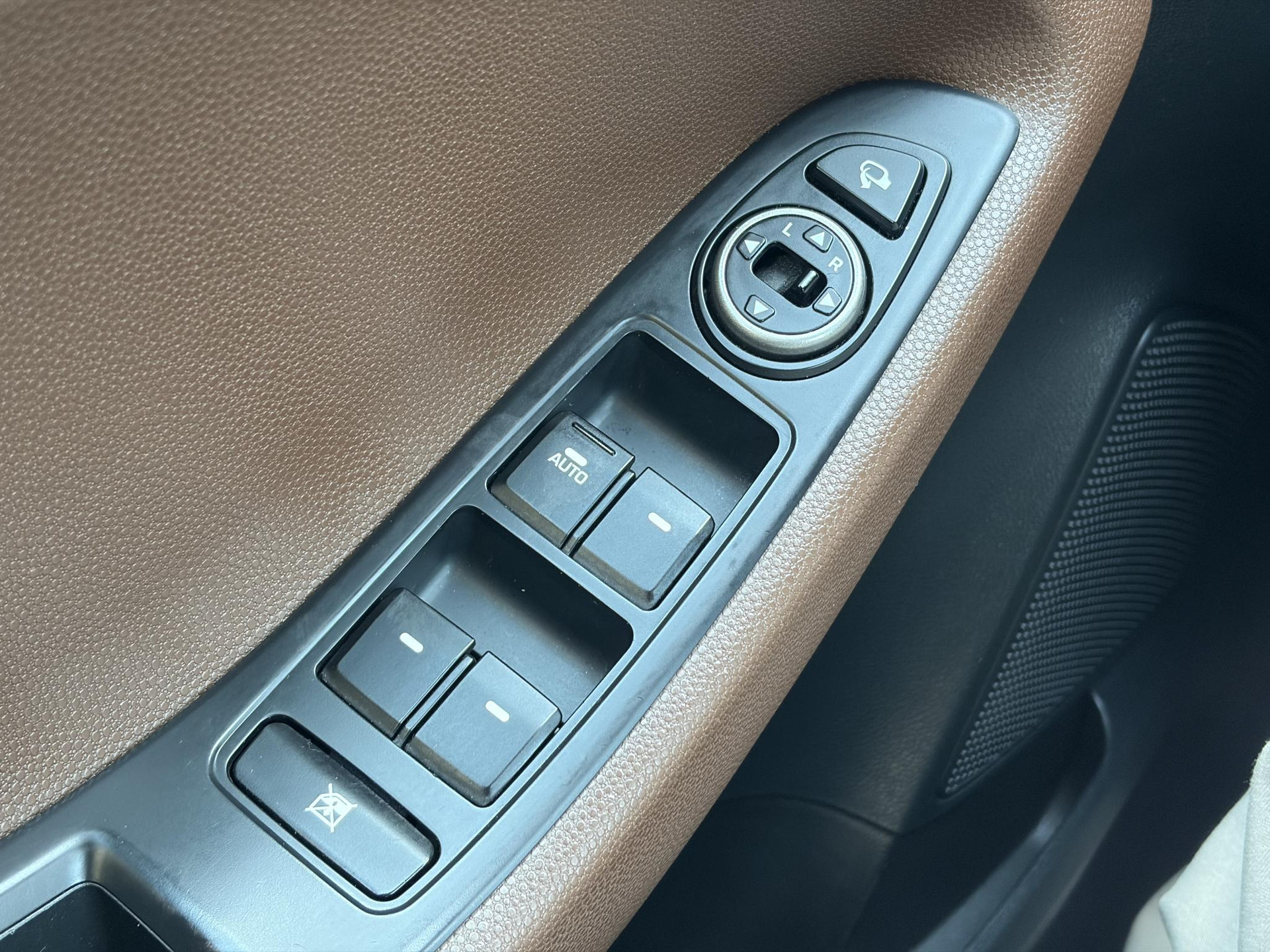 Hyundai i20 1.0 T-GDI Comfort 2e Eigenaar l Trekhaak l Navi l Camera l Carplay l Clima l Cruise l Rijstrooksensor l Pdc l N.A.P l Apk tot 05-2027