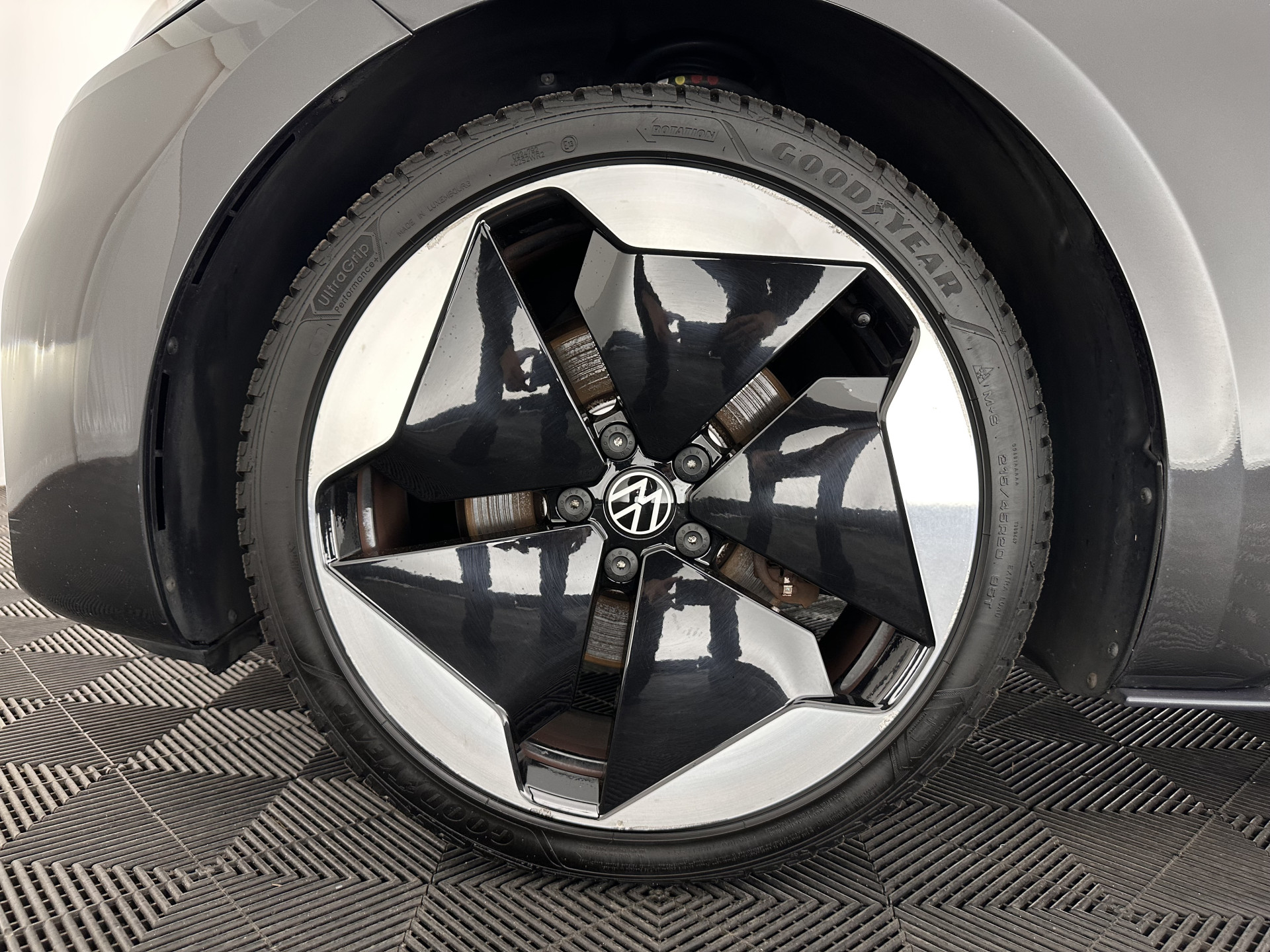 Volkswagen ID.3 First Max 58 kWh [ 3-Fase-11kW ] {SOH-87%} (INCL-BTW) *HEATPUMP | PANO | HEAD-UP | ADAPTIVE-CRUISE | IQ-LIGHTS | BLINDSPOT | CAMERA | KEYLESS | MICROFIBRE | AMBIENTLIGHT | NAVI-FULLMAP | DAB+ | ECC | HEATED-SPORTSEATS | DIGI-COCKPIT |