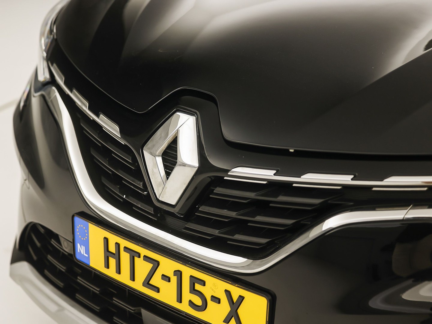 Renault Captur 1.6 E-Tech Plug-in Hybrid 160 Sport 160Pk Automaat (VIRTUAL COCKPIT, APPLE CARPLAY, GROOT NAVI, CAMERA, SPORTSTOELEN, LEDER, GETINT GLAS, LANE ASSIST, NIEUWSTAAT)