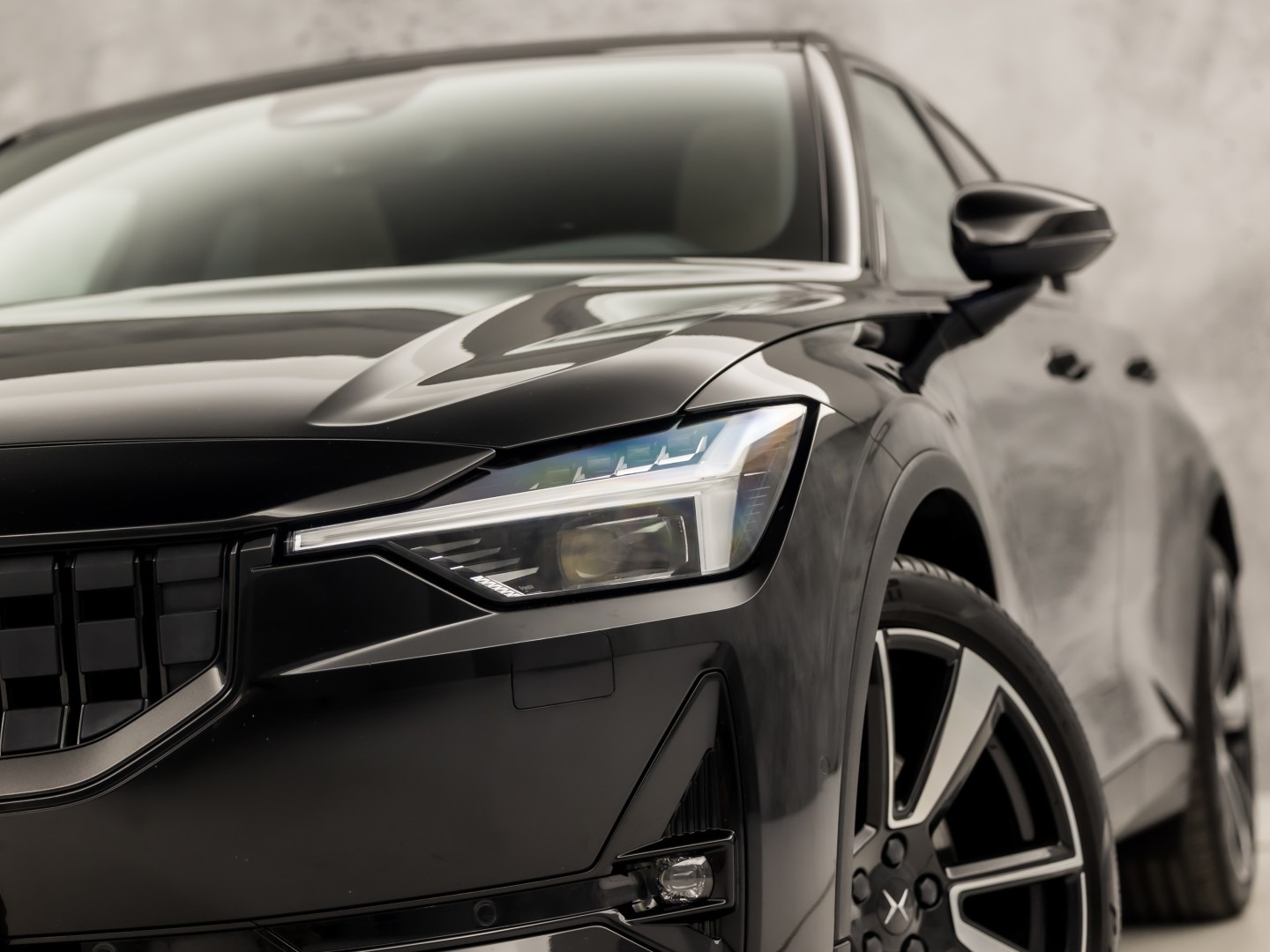 Polestar 2 Long Range Dual Motor Launch Edition 78kWh 408Pk Automaat (PANORAMADAK, HARMAN/KARDON, APPLE CARPLAY, 360 CAMERA, STOELVENTILATIE, MEMORY SEATS, GETINT GLAS, TREKHAAK, ELEK ACHTERKLEP, NIEUWSTAAT)