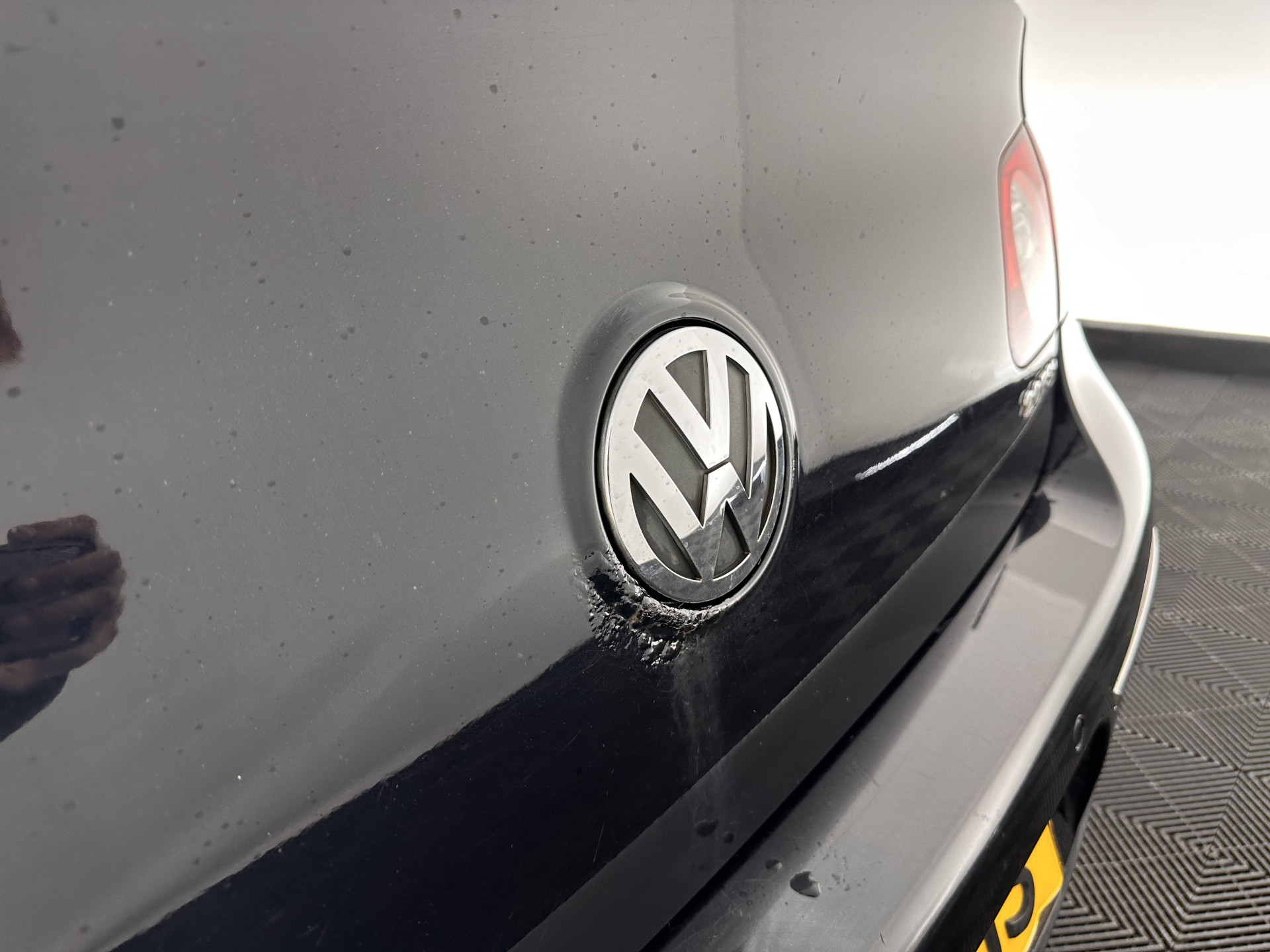 Volkswagen Passat 2.0 FSI Highline Aut. *NAVI-FULLMAP | LEATHER-ALCANTARA | SPORT-SEATS | ECC | HEATED-SEATS | PDC | CRUISE*