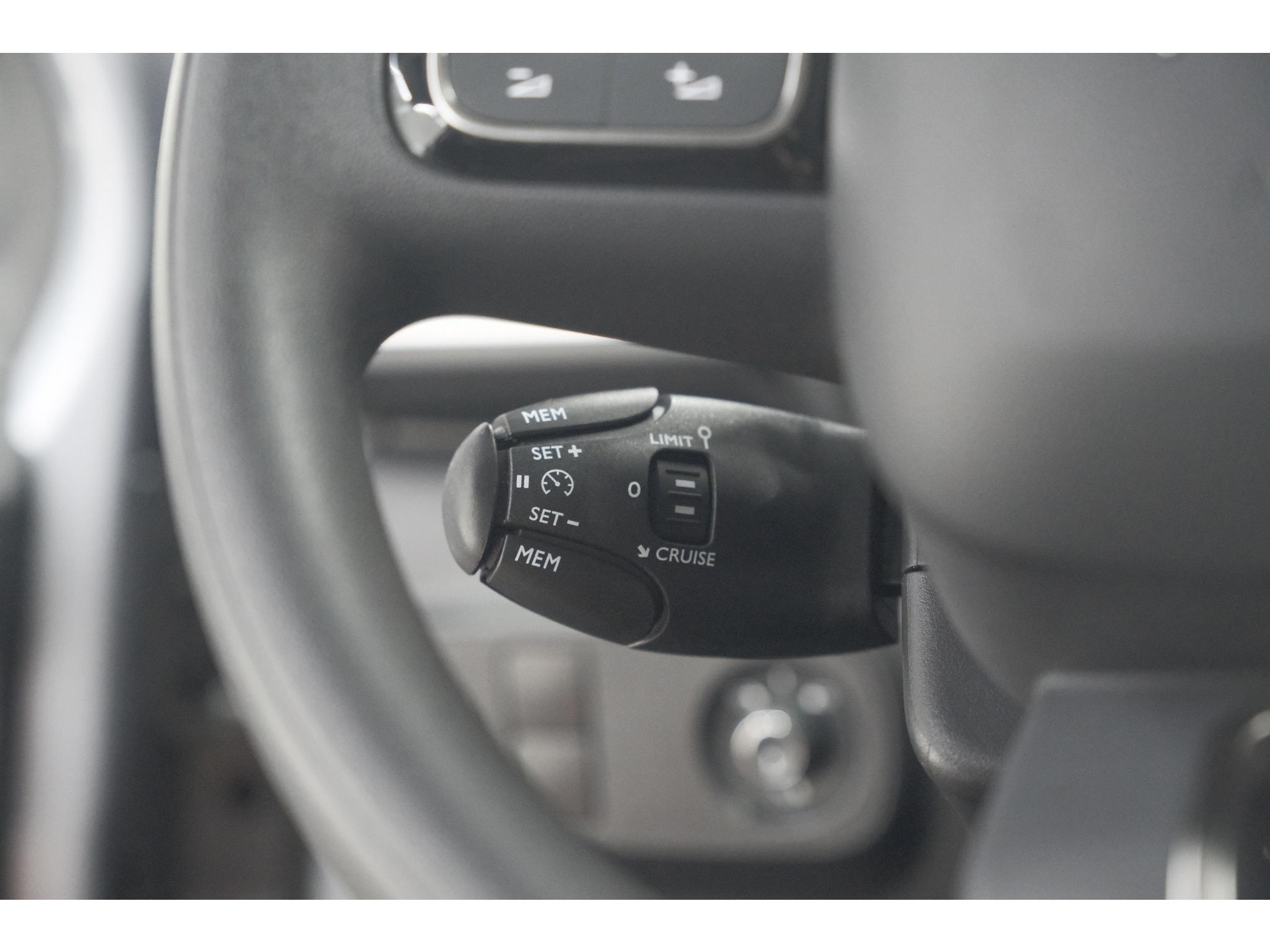 Citroen C3 PureTech 110 EAT6 Max | Apple Carplay | Parkeersensoren | Climate Control | 16 Inch Lichtmetalen Velgen