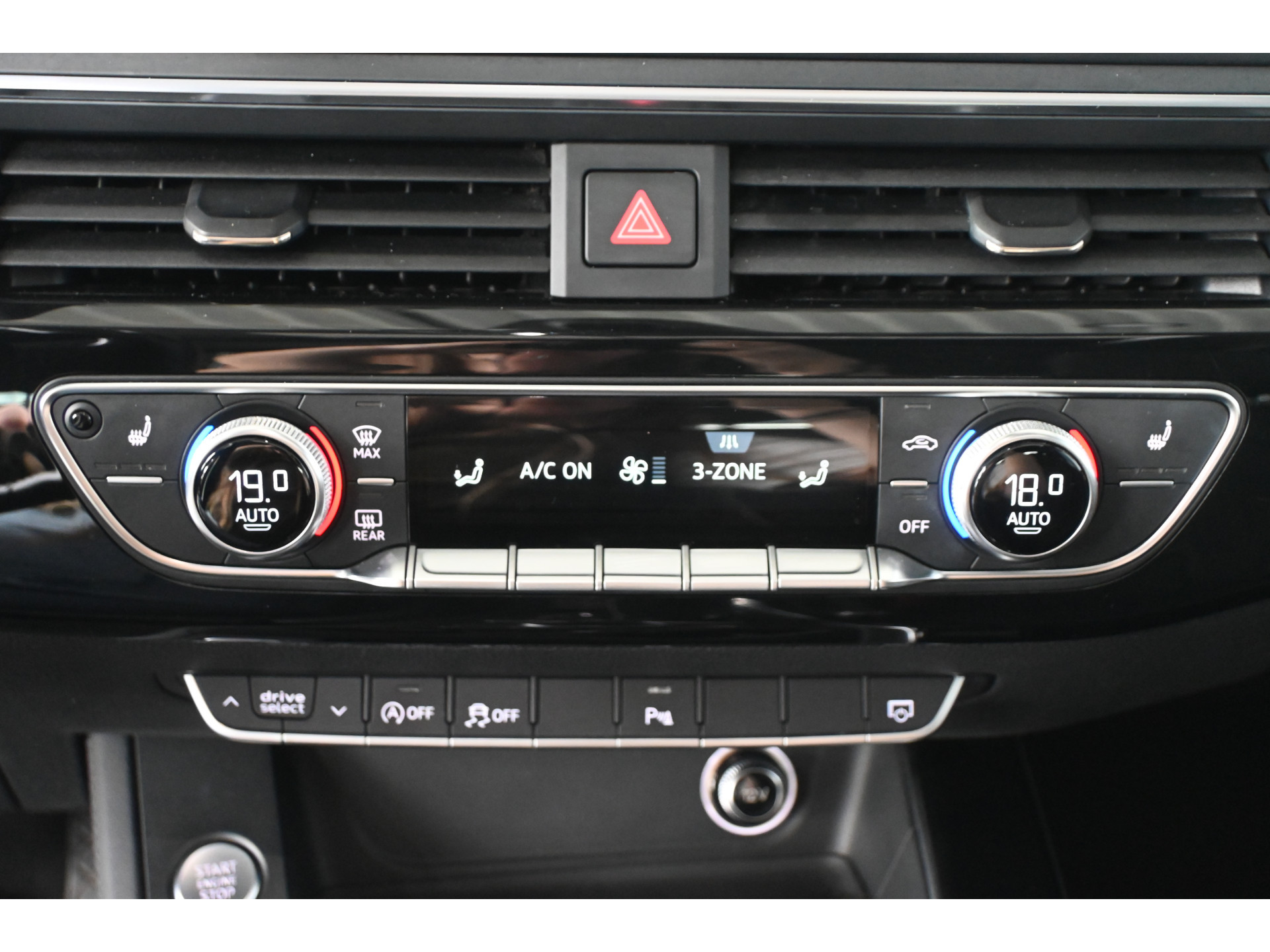 Audi A4 Avant 2.0 TFSI quattro S-Line Automaat Navigatie Panoramadak Adaptief Matrix LED Goed Onderhouden! Inruil Mogelijk!