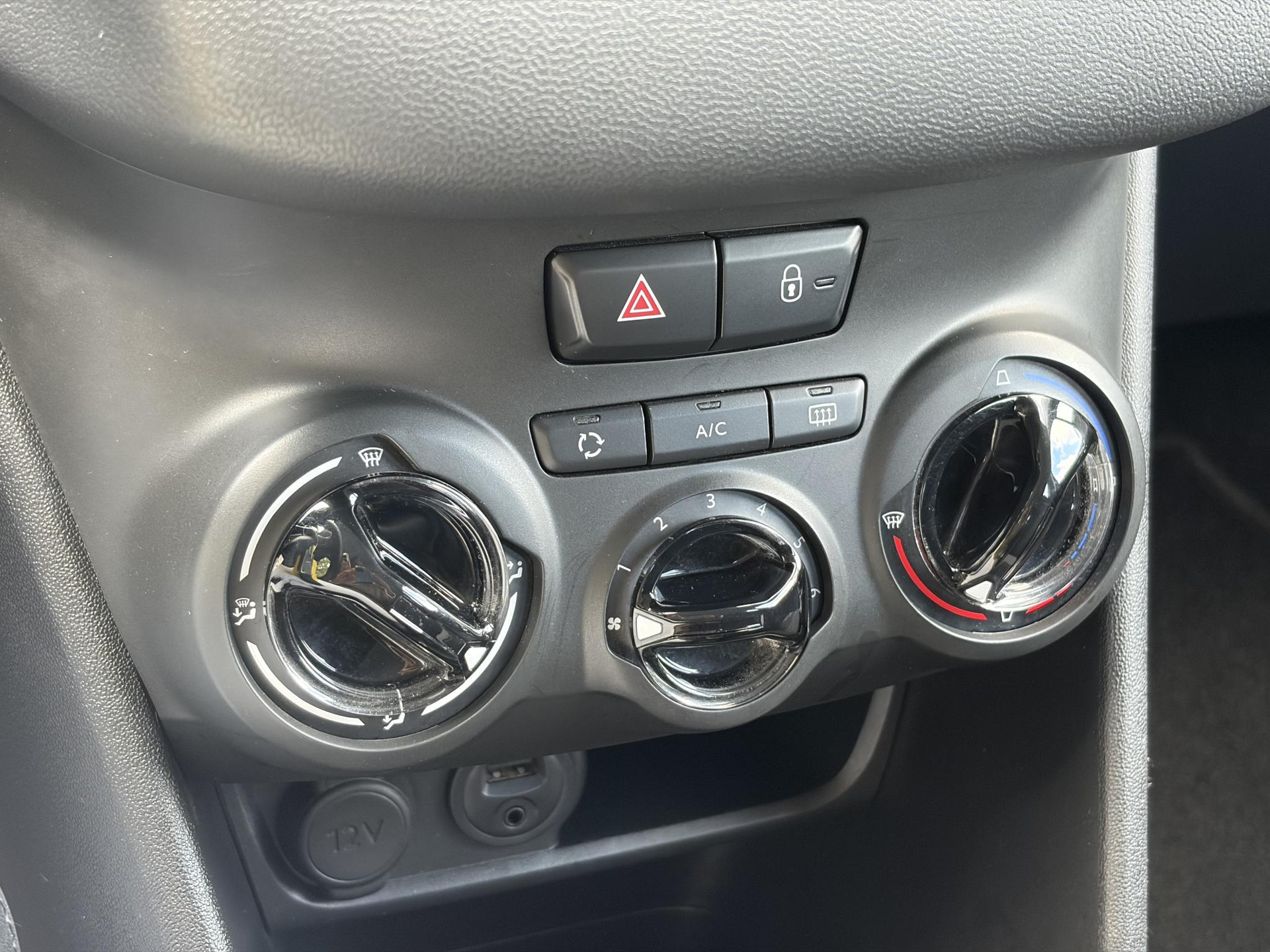 Peugeot 208 1.2 PureTech Blue Lion ✓Nieuwe D-riem✓Afn.Trekhaak✓Carplay✓Navi✓Airco✓Cruise✓Pdc✓2e Eigenaar✓Weinig Km✓5 Deurs✓N.A.P✓Apk tot 08-2027