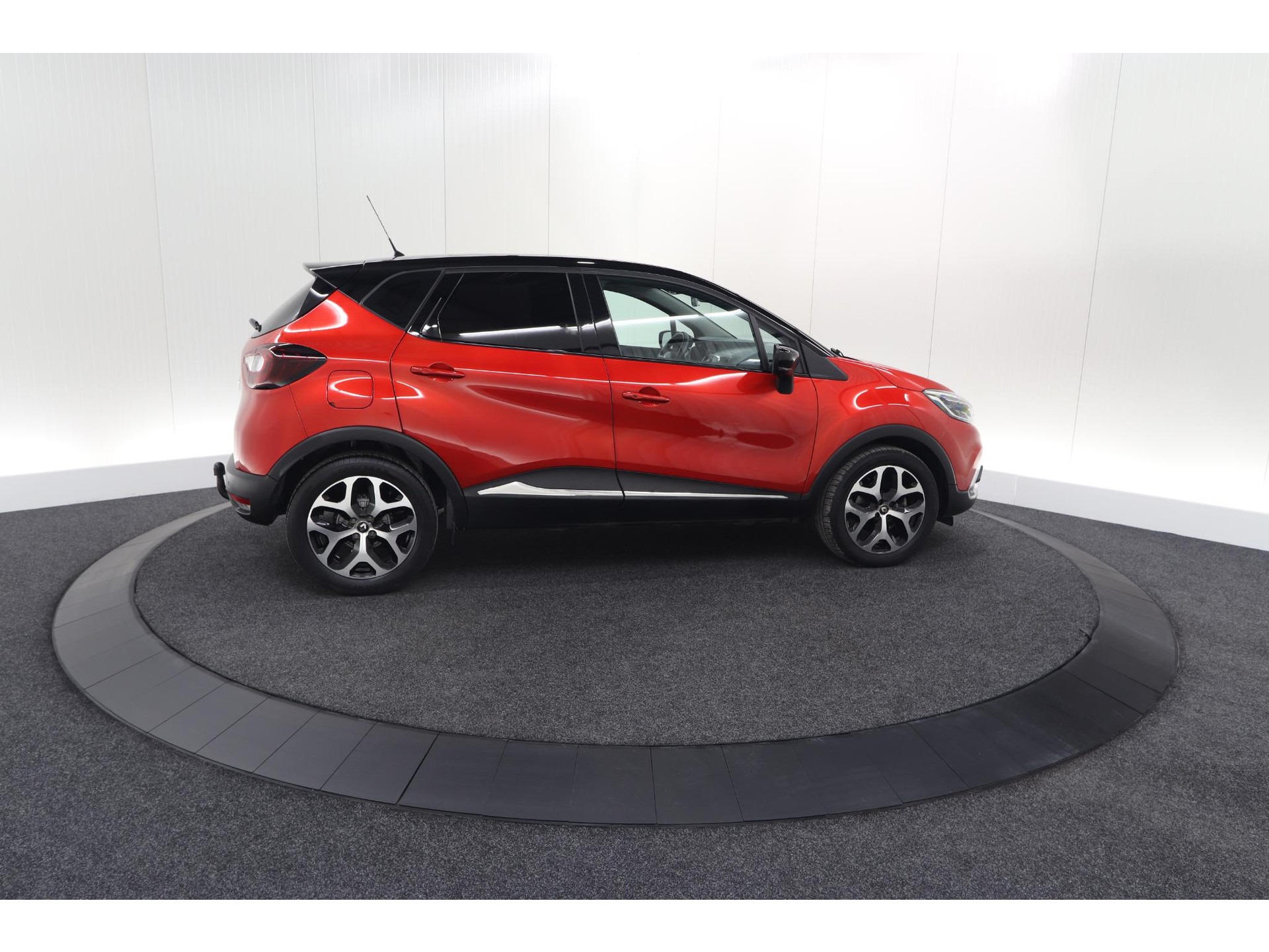 Renault Captur TCe 120 EDC Intens | Trekhaak | Camera | Navigatie | Parkeersensoren