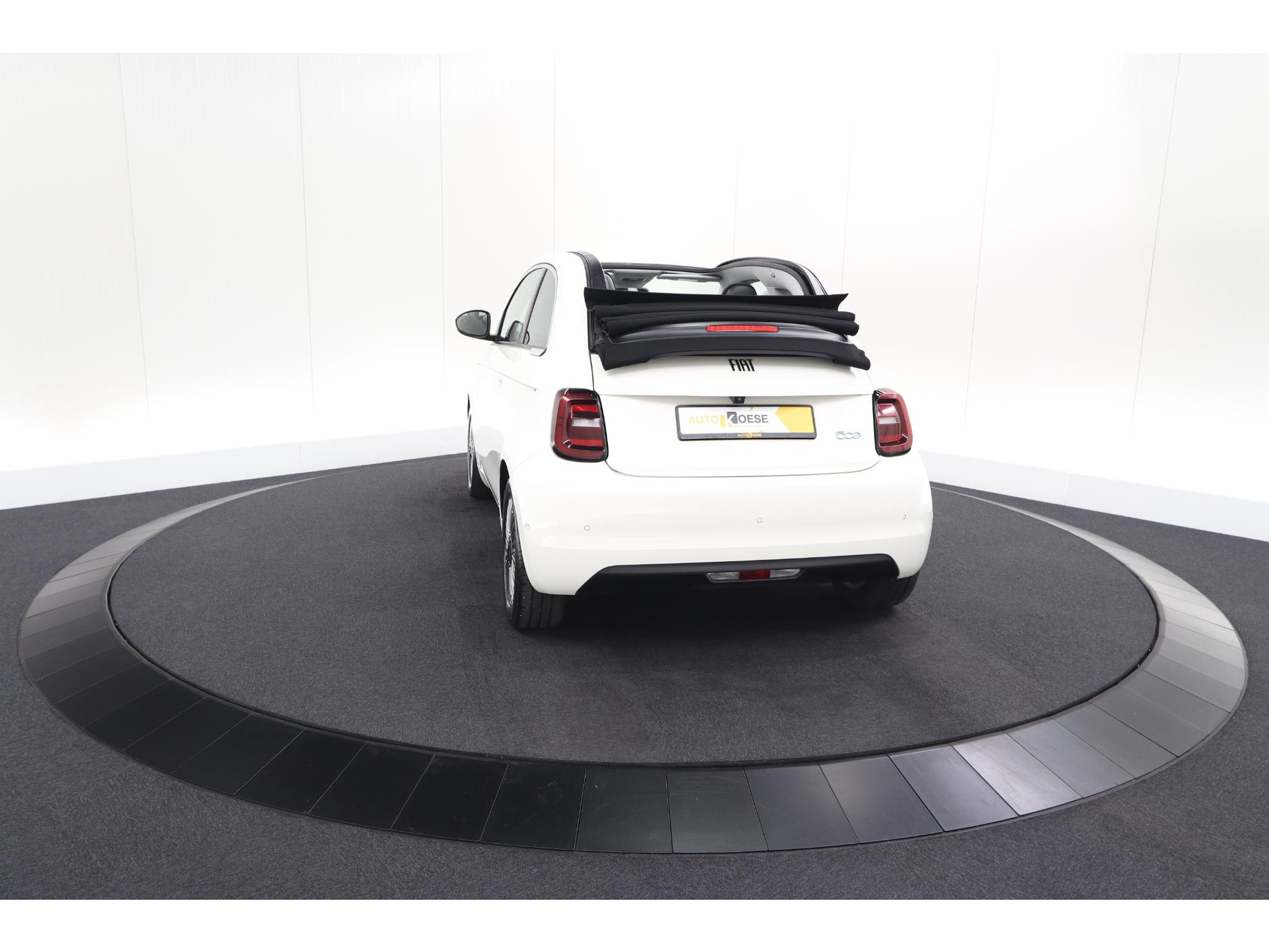 Fiat 500 C Icon 42 kWh | 97,3% SOH | Convenience Pack | Camera | Dodehoekdetectie | Stoelverwarming