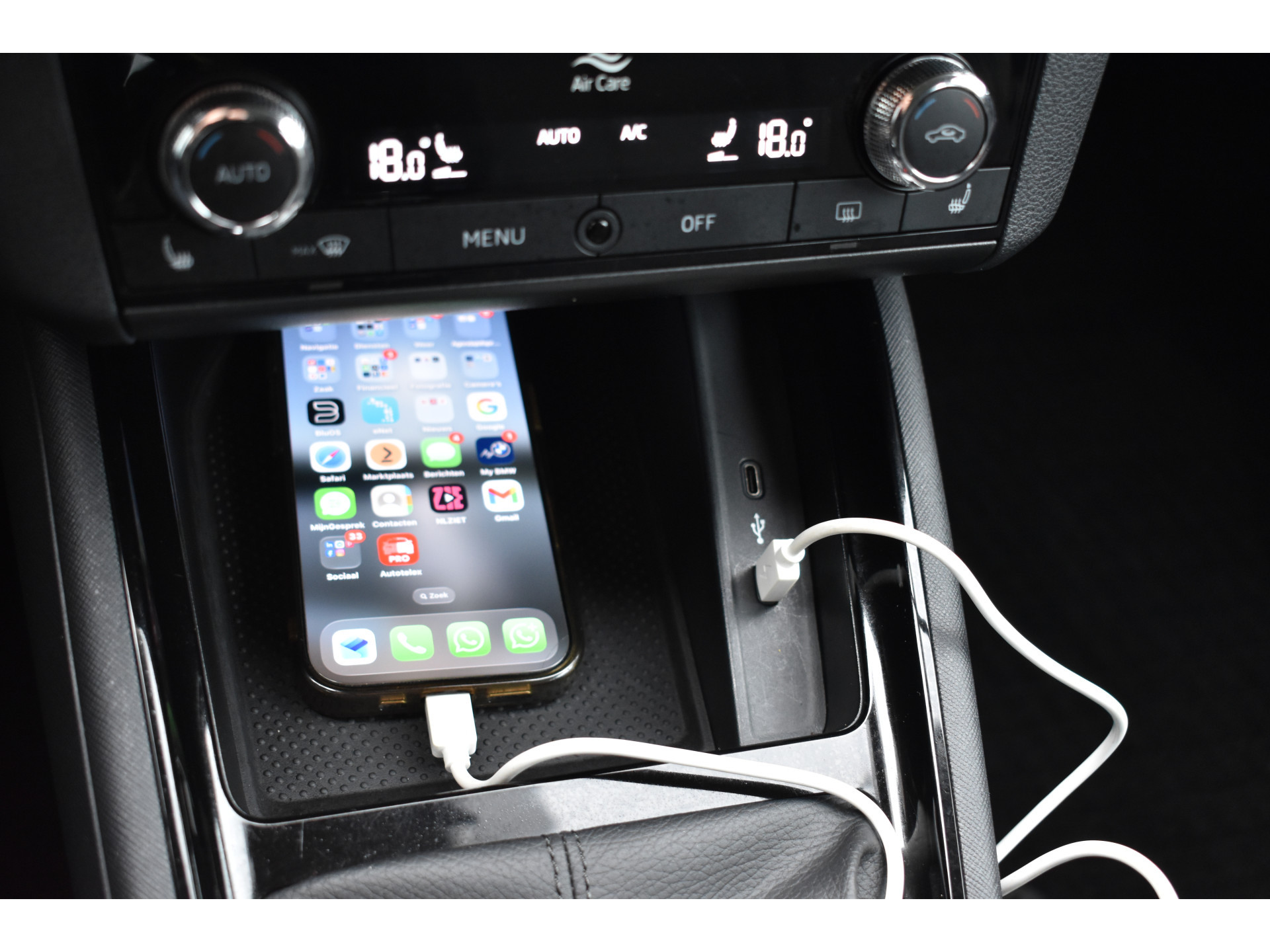ŠKODA Scala 1.0 TSI Ambition Automaat Carplay Navigatie Front/lane assist Stoelverwarming Parkeer sensoren