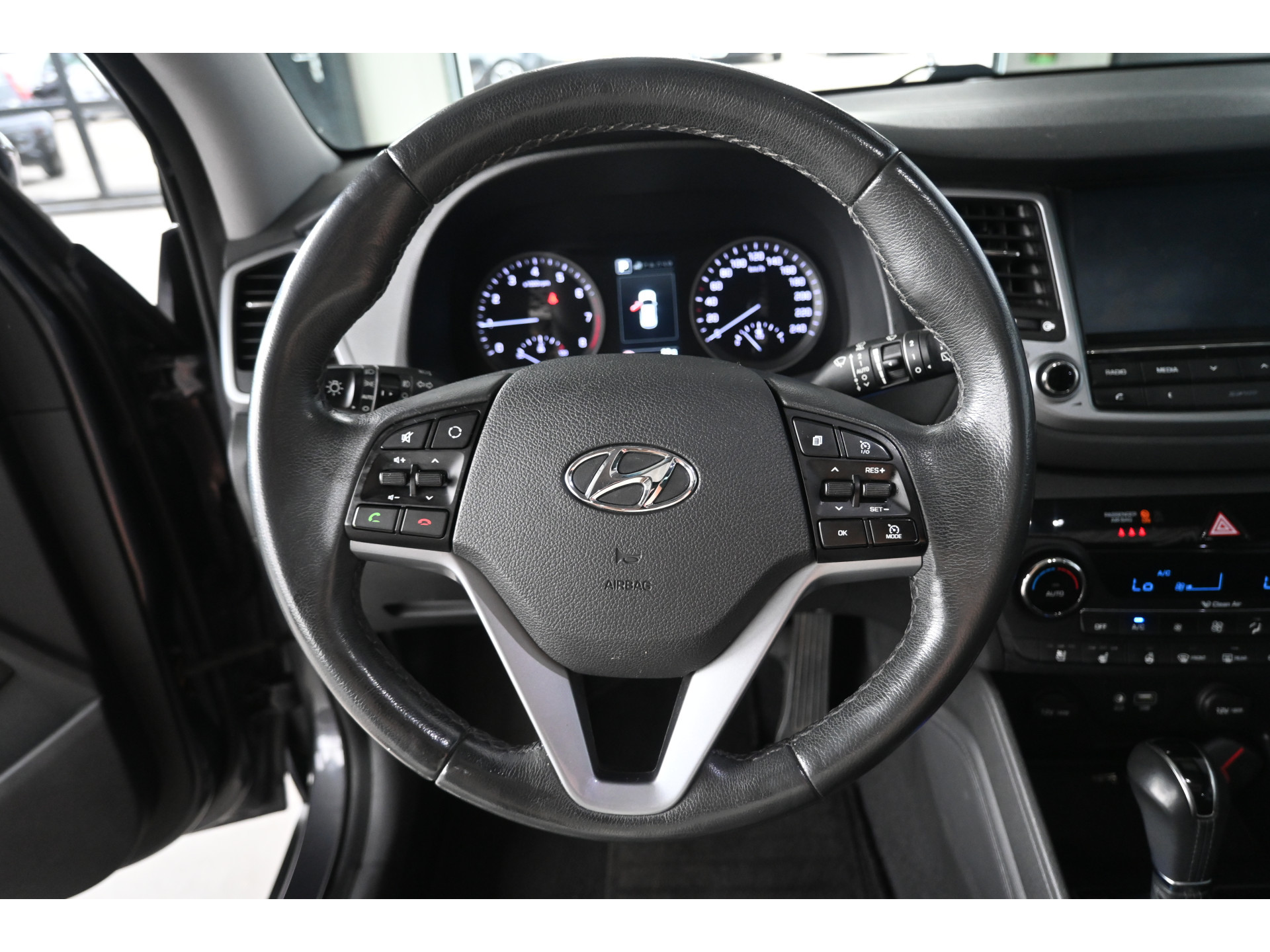 Hyundai Tucson 1.6 T-GDi Comfort 4WD Automaat Cruise Clima Trekhaak Panoramadak Stoelverwarming Goed Onderhouden! Inruil Mogelijk!