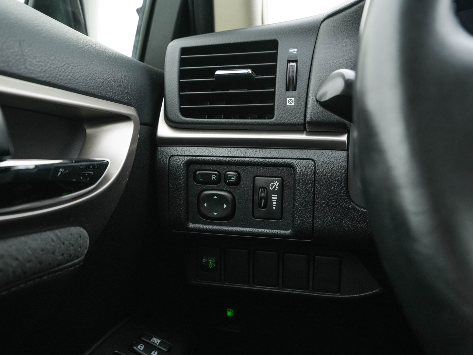 Lexus CT 200h Business Line Aut. *NAVI-FULLMAP | ALCANTARA | COMFORT-SEATS | CAMERA | ECC | CRUISE | 16''ALU*