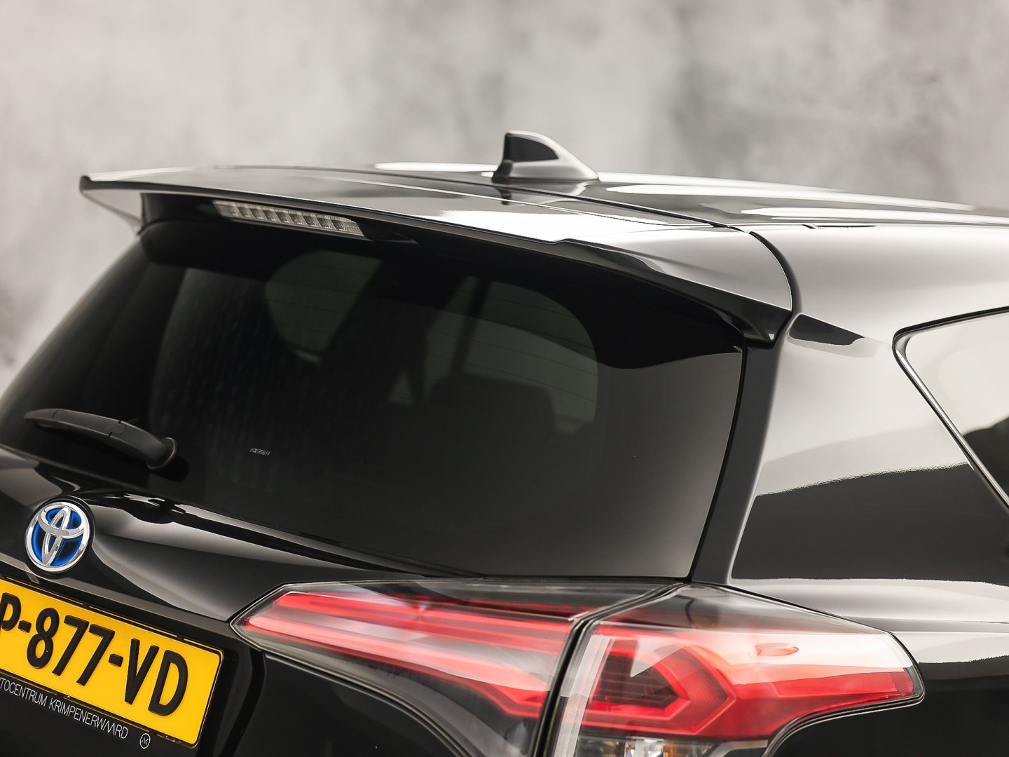 Toyota RAV4 2.5 Hybrid Energy 197Pk Automaat (BLACK PACK, NAVIGATIE, CAMERA, GETINT GLAS, SPORTSTOELEN, KEYLESS, ADAPTIVE CRUISE, NIEUWSTAAT)