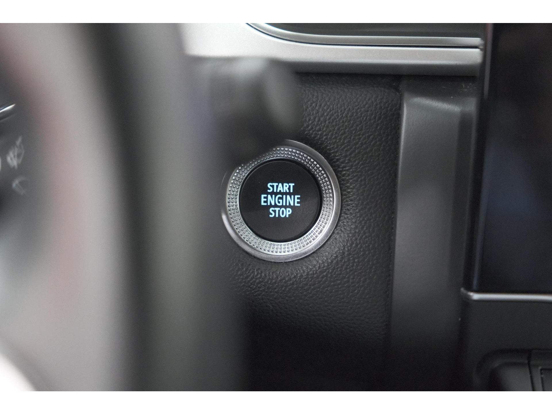 Renault Captur 1.6 E-Tech Plug-in Hybrid 160 Intens | Trekhaak | Camera | Adaptieve Cruise Control | Dodehoekdetectie