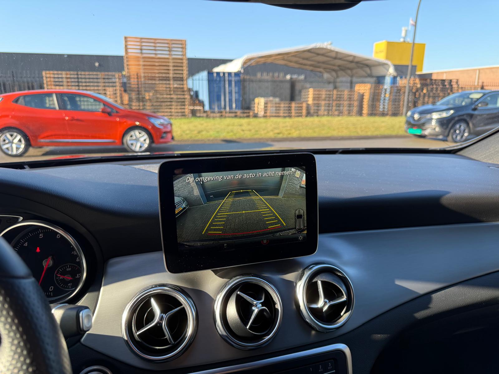 Mercedes-Benz GLA-klasse 180 Business Solution AMG | 2E EIGENAAR | 3/6/12MND GARANTIE | LED | CARPLAY | CRUISE | AUTOMAAT | STOELVERWARMING |