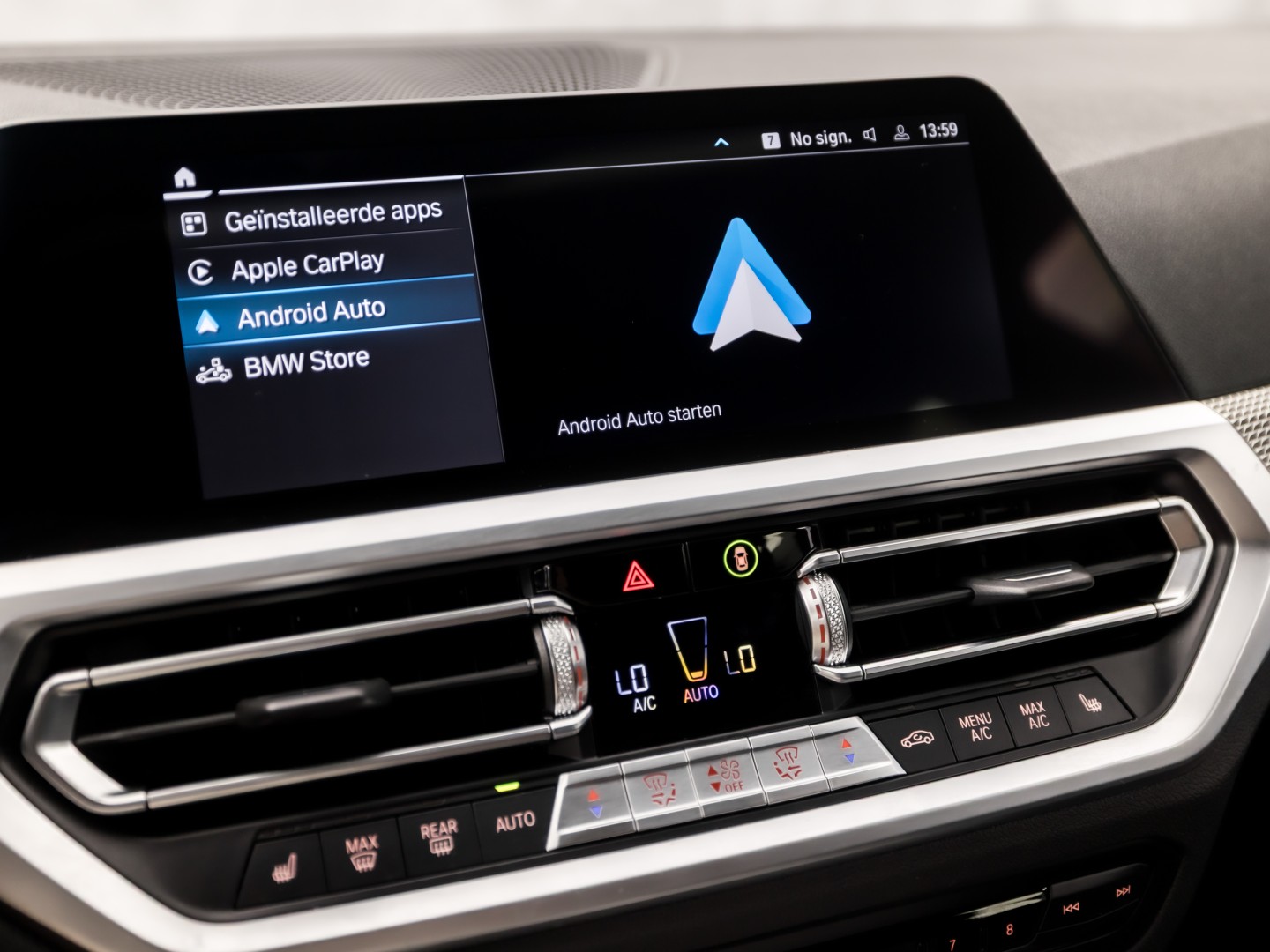 BMW 3 Serie 330e M Sport High Executive 292Pk Automaat (PANORAMADAK, M PAKKET, APPLE CARPLAY, CAMERA, LEDER/ALCANTARA, SFEERVERLICHTING, GETINT GLAS, ELEK ACHTERKLEP, STOELVERWARMING, NIEUWSTAAT)
