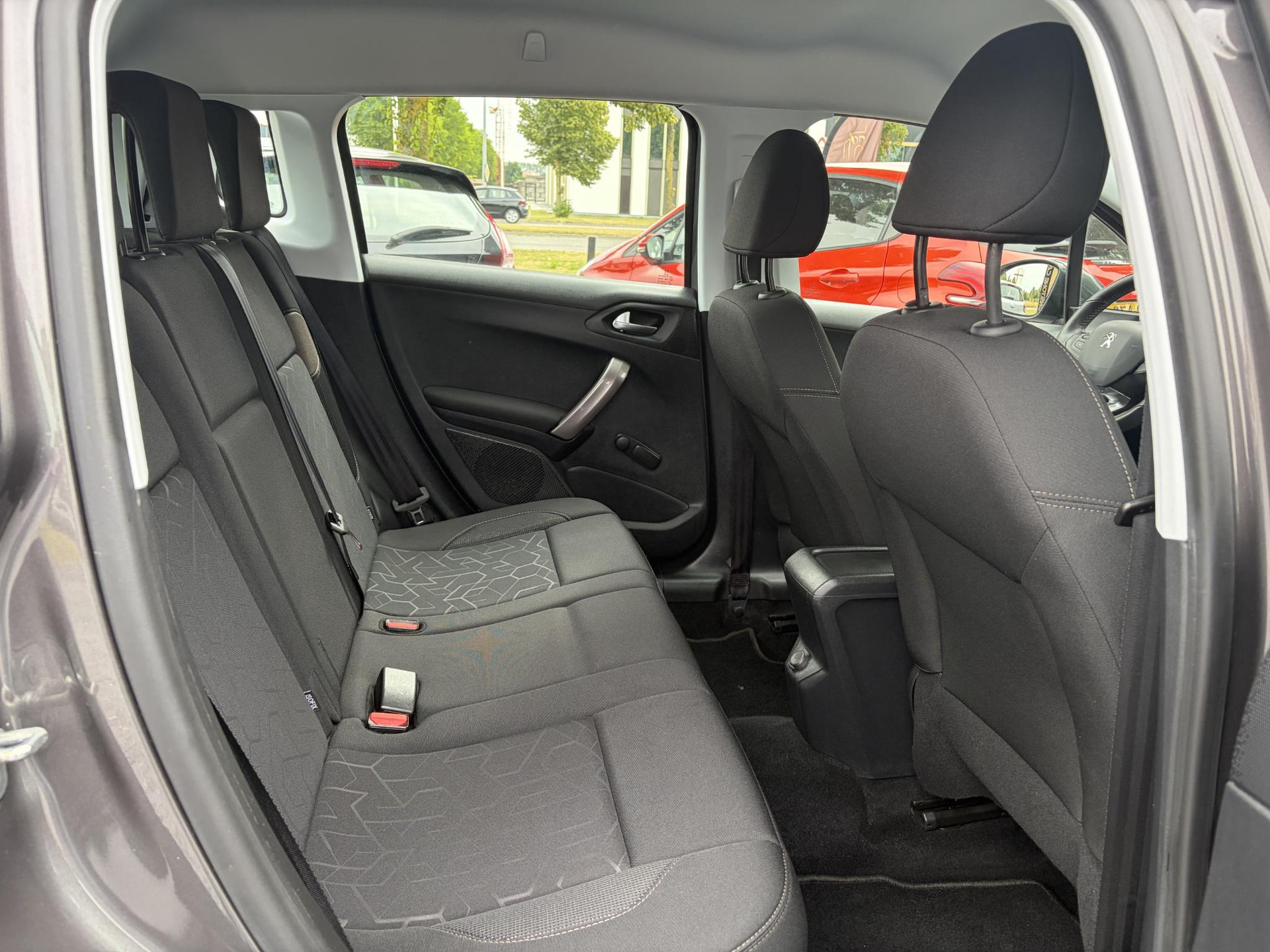 Peugeot 2008 1.2 PureTech Blue Lion 2e Eigenaar,Navi,Trekhaak,Airco,Cruise,Pdc,N.A.P,Weinig km,Zeer Zuinig,Apk tot 03-2027
