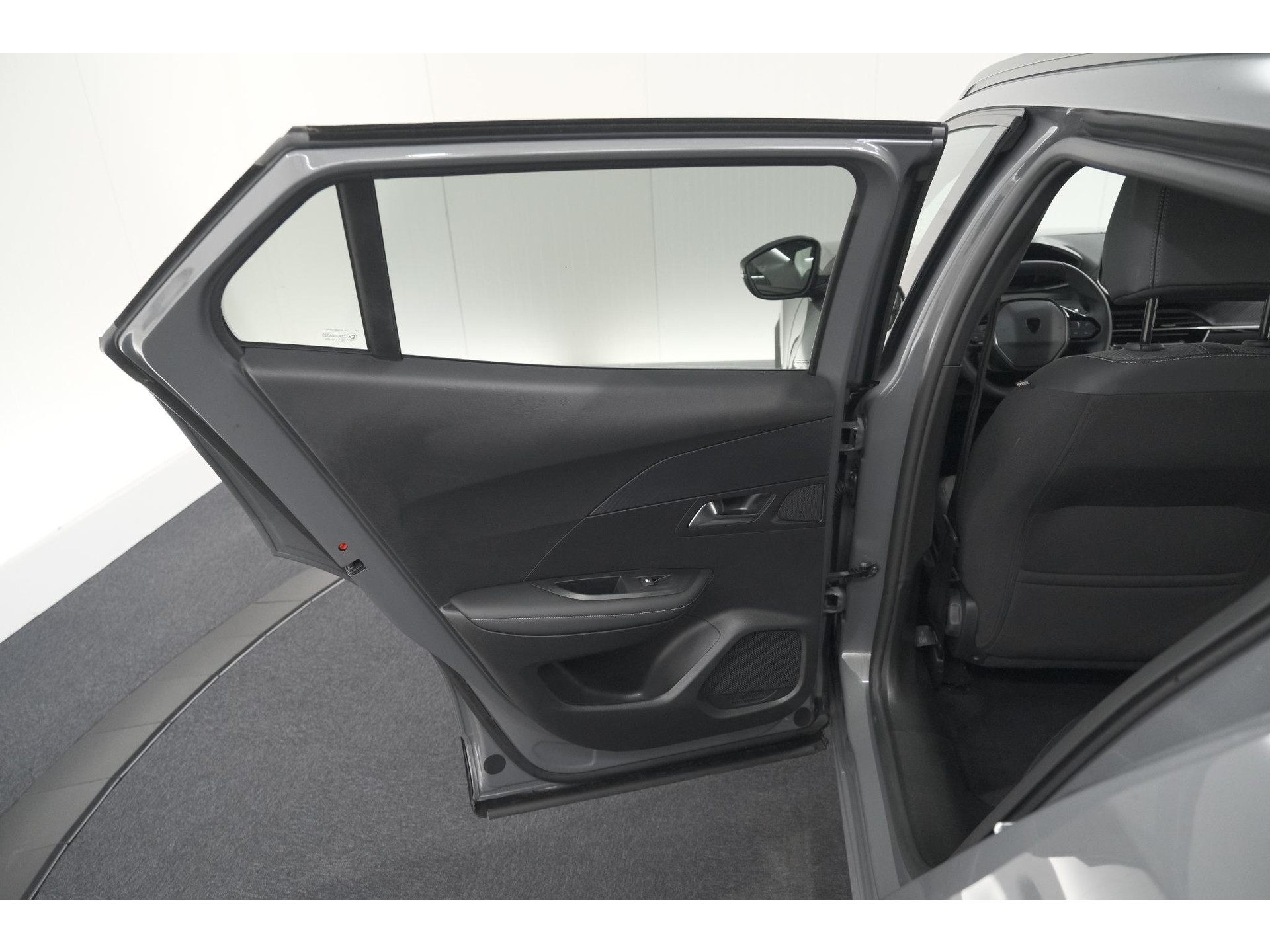 Peugeot 2008 PureTech 100 Allure | Allseason Banden | 360 Camera | Adaptieve Cruise Control | Dodehoekdetetie | Navigatie