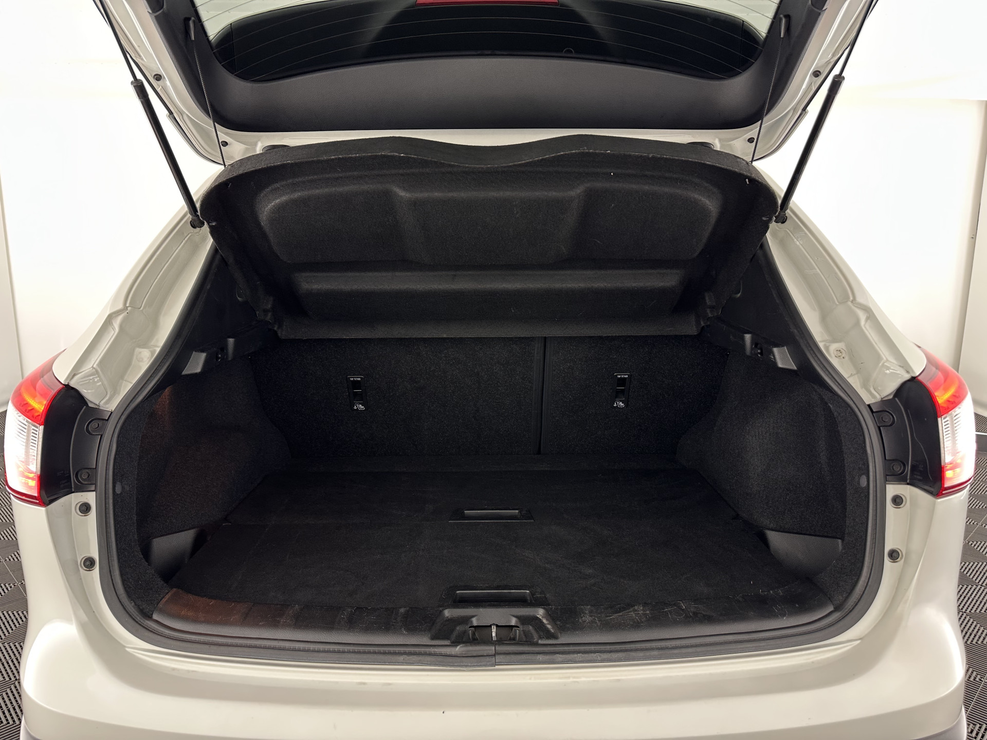 Nissan Qashqai 1.2 Tekna *PANO | FULL-LEATHER | TOP-VIEW | BLIND-SPOT | NAVI-FULLMAP | HEATED-COMFORTSEATS | KEYLESS | DAB+ | PRIVACY-GLASS | 19''ALU | TOWBAR*