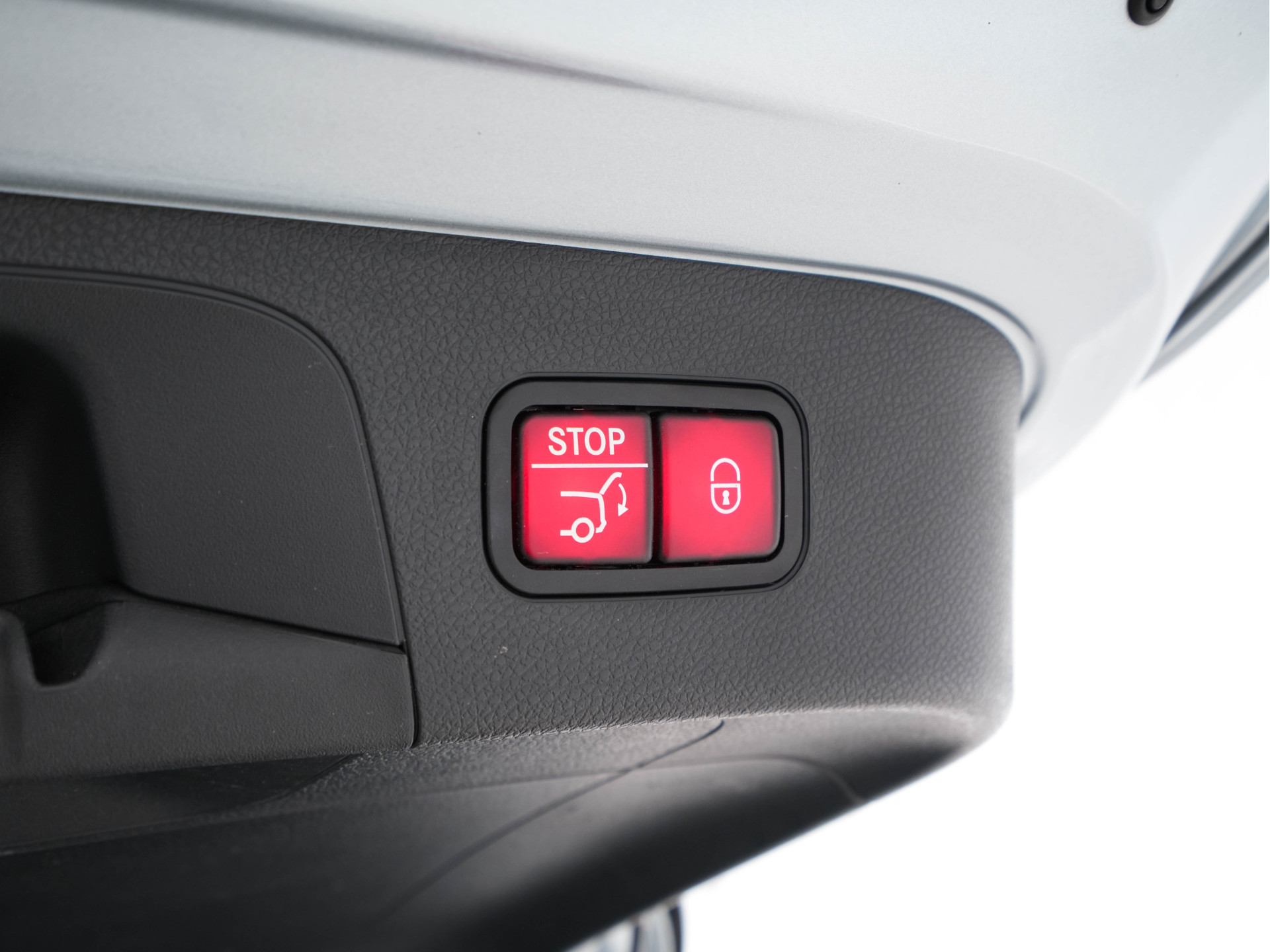 Mercedes-Benz EQC 400 4MATIC AMG-Pack Premium Plus 80 kWh (3-Fase) {SOH-94%} (INCL-BTW) *PANO | WIDESCREEN | HEAD-UP | DISTRONIC | MULTI-BEAM | BURMESTER-AUDIO | MEMORY-PACK | TOP-VIEW | KEYLESS | LEATHER | SPORT-SEATS | DAB+ | AMBIENT-LIGHT | 20''