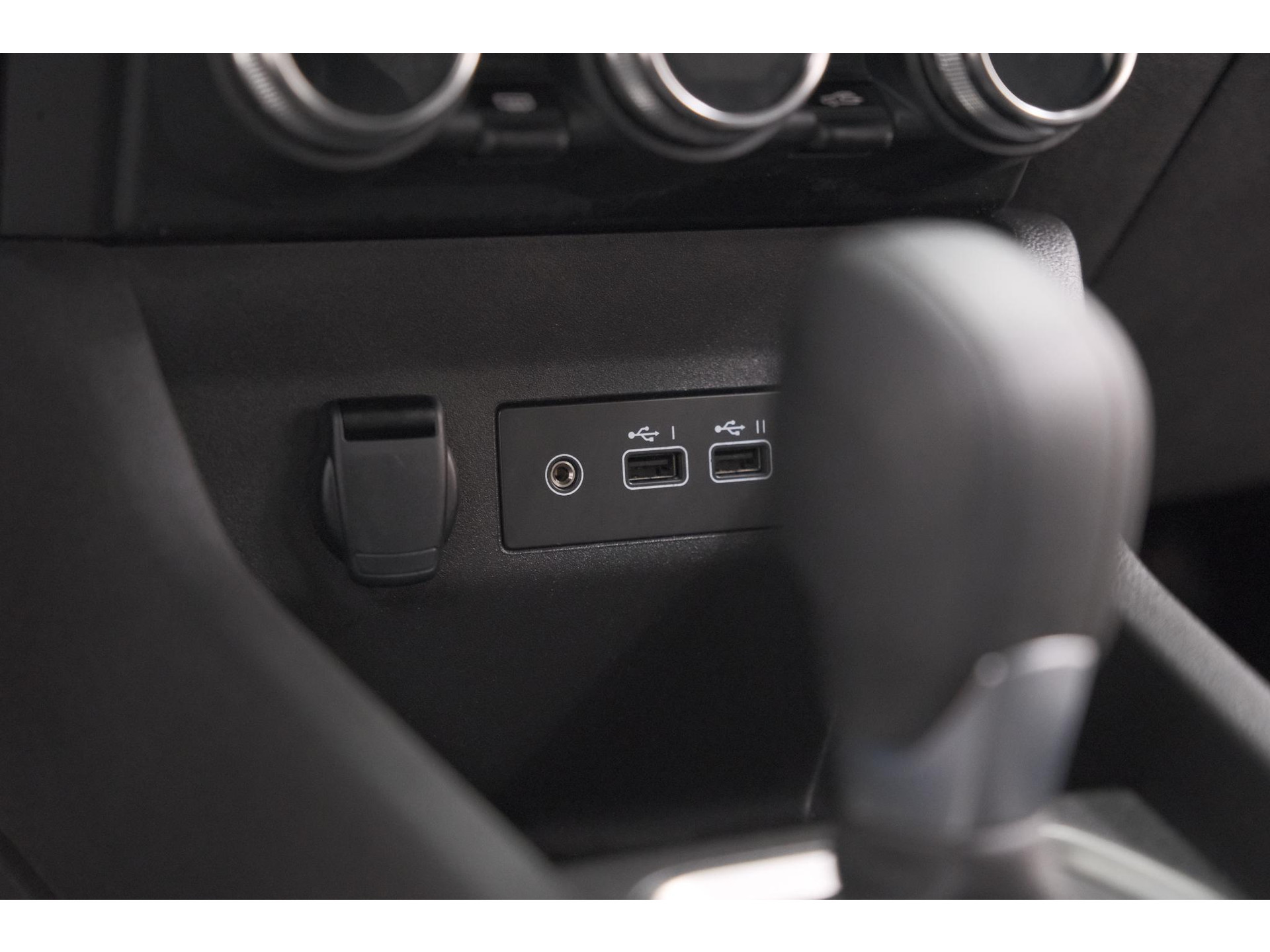 Renault Clio 1.6 E-Tech Full Hybrid 145 Evolution Holland Edition | Apple Carplay | Parkeersensoren | LED | Cruise Control