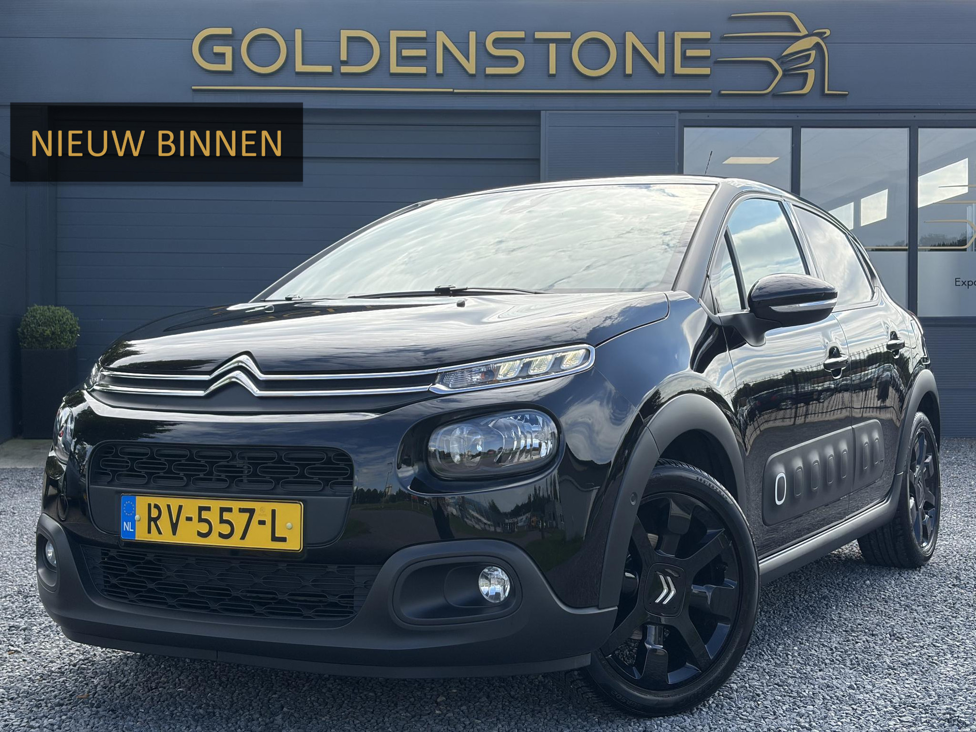 Citroen C3 1.2 PureTech Shine ✓Dealer Onderhouden✓2e Eigenaar✓Carplay✓Camera✓Navi✓Clima✓Cruise✓Pdc V+A✓Keyless✓Halfleder✓Trekhaak✓Rijstrooksensor✓Dodehoeksensor✓17'' Lm velgen✓N.A.P✓Nieuwe Apk bij Aflevering