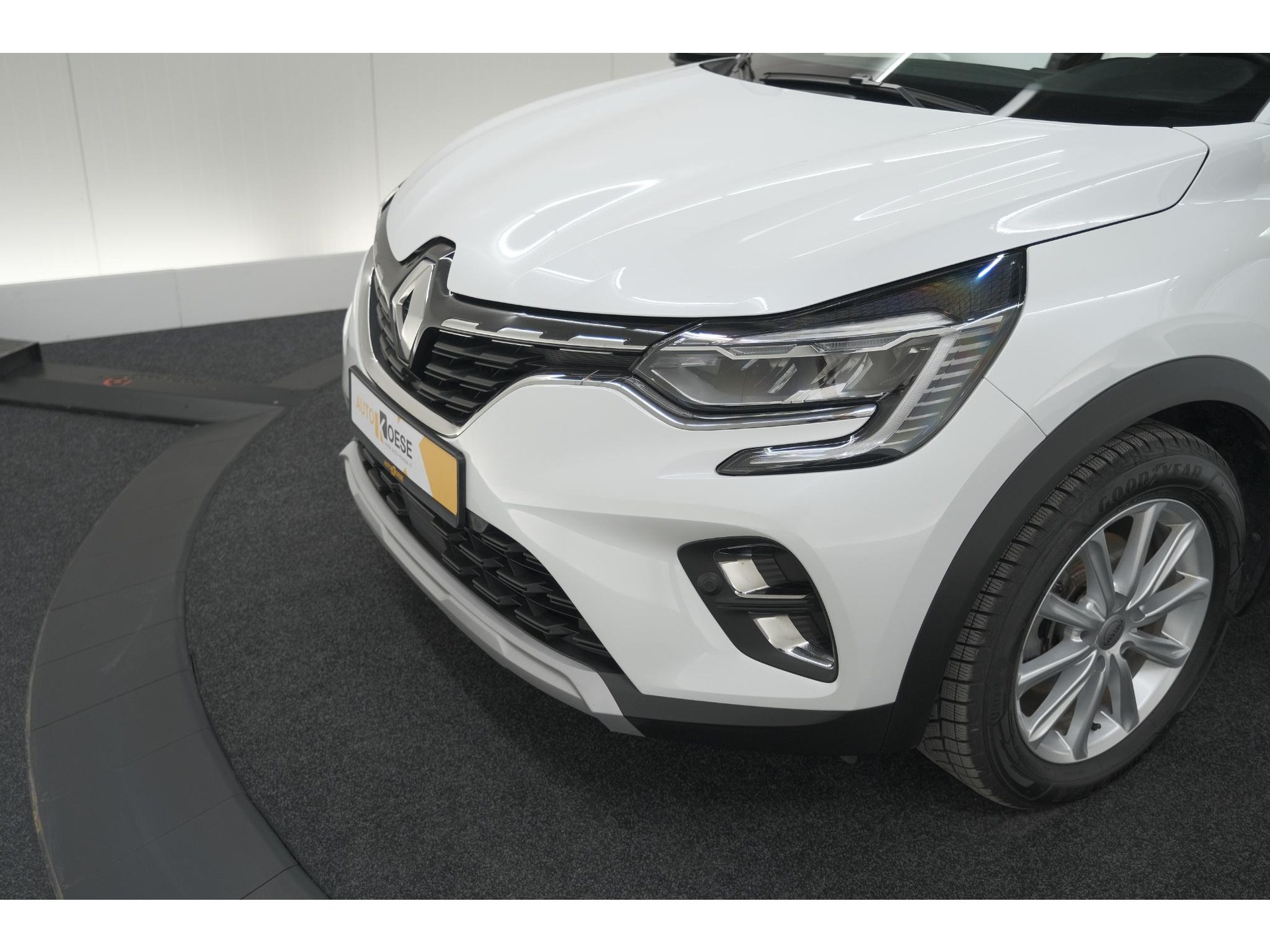 Renault Captur 1.6 E-Tech Plug-in Hybrid 160 Intens | Trekhaak | Camera | Navigatie | Parkeersensoren | Pack Winter