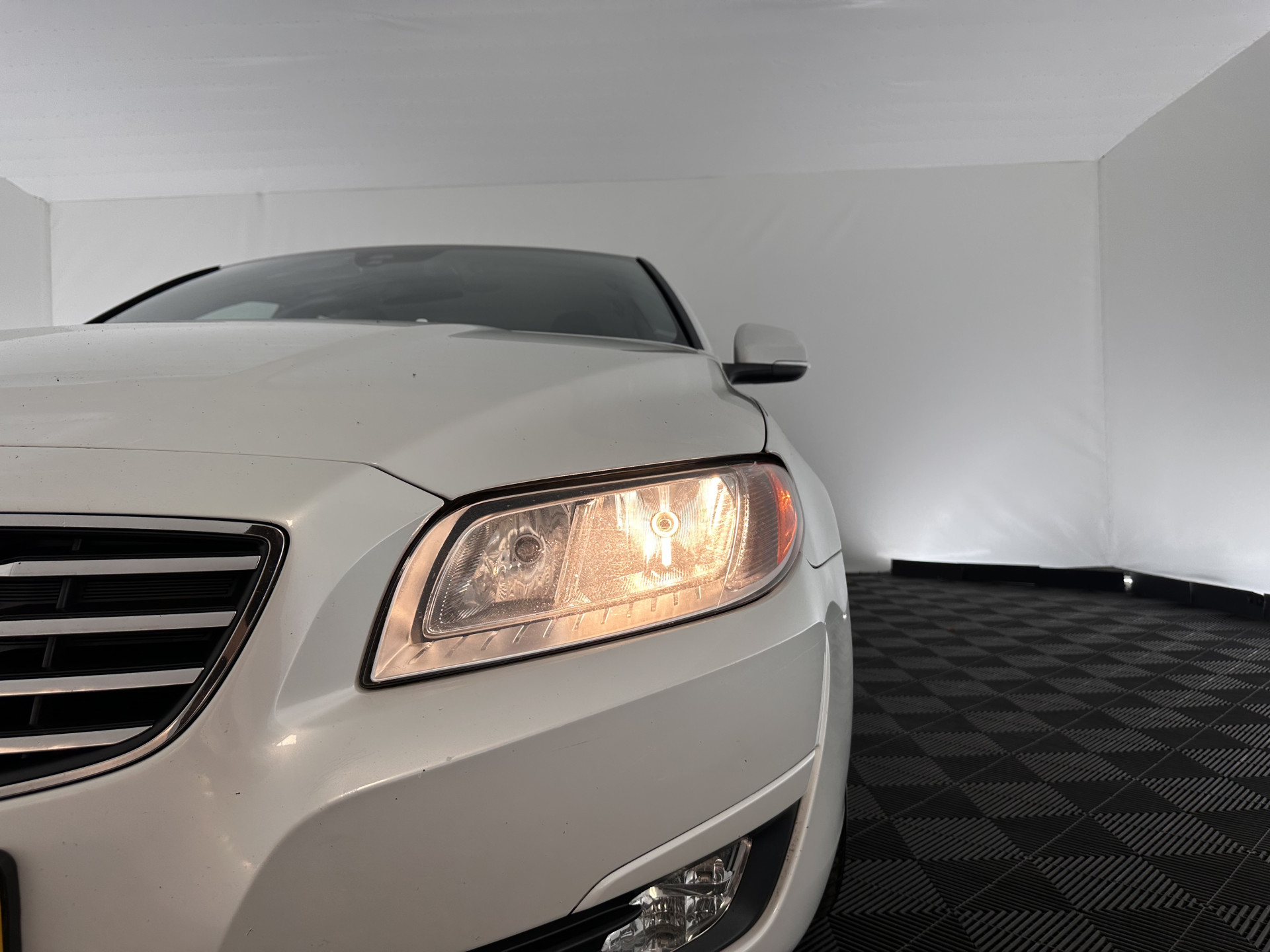 Volvo V70 1.6 D2 Kinetic Sport-Pack Aut. *NAVI-FULLMAP | COMFORT-SEATS | ECC | SIPS | PDC | CRUISE | PRIVACY-GLASS | TOWBAR | 17''ALU*