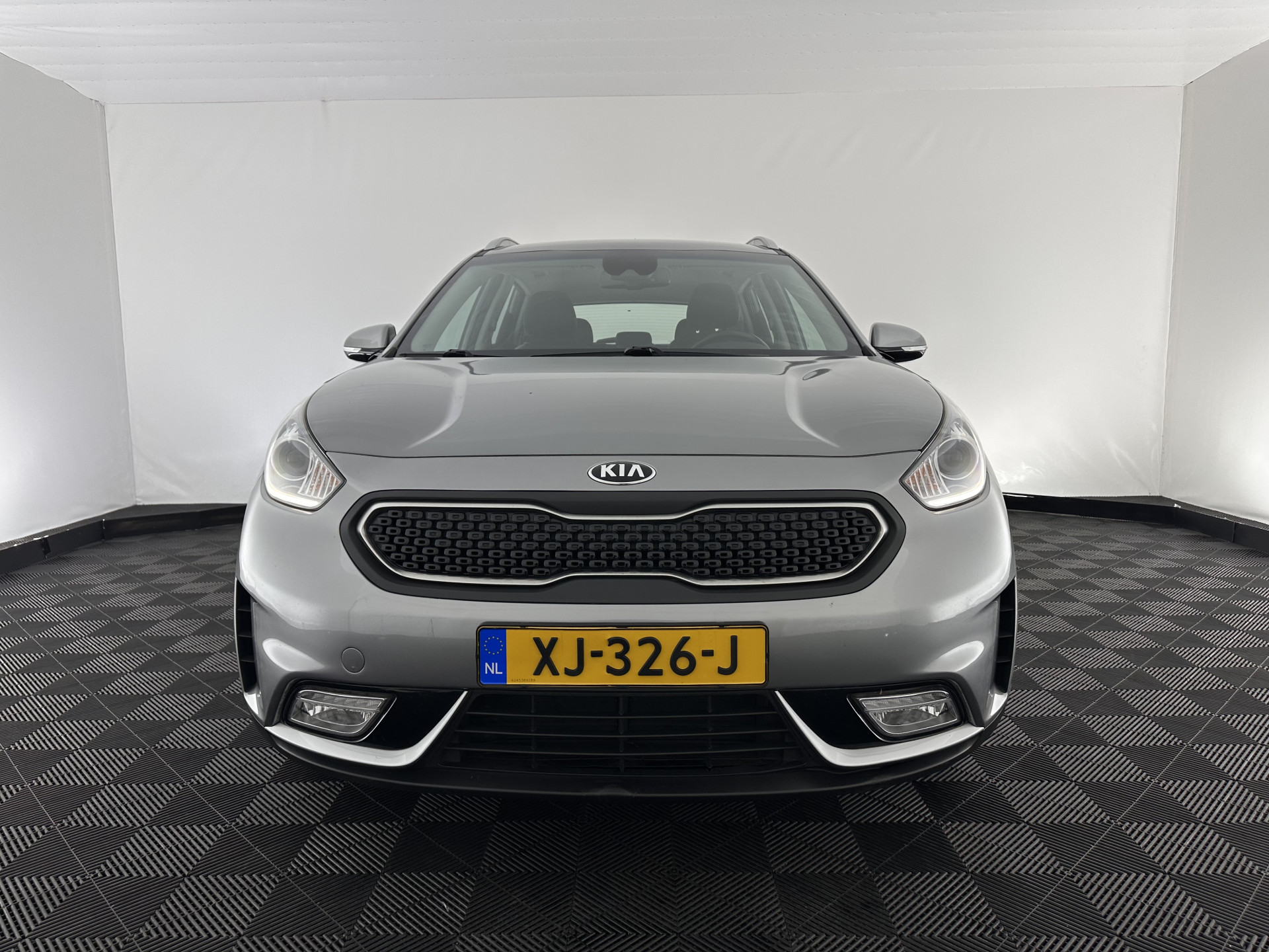 Kia Niro 1.6 GDi Hybrid ExecutiveLine (INCL.BTW) Aut. *LEATHER-FABRIC | NAVI-FULLMAP | KEYLESS | CAMERA | COMFORT-SEATS | DIGI-COCKPIT | LANE-ASSIST | ECC | CARPLAY | PDC | TOWBAR | 16''ALU*