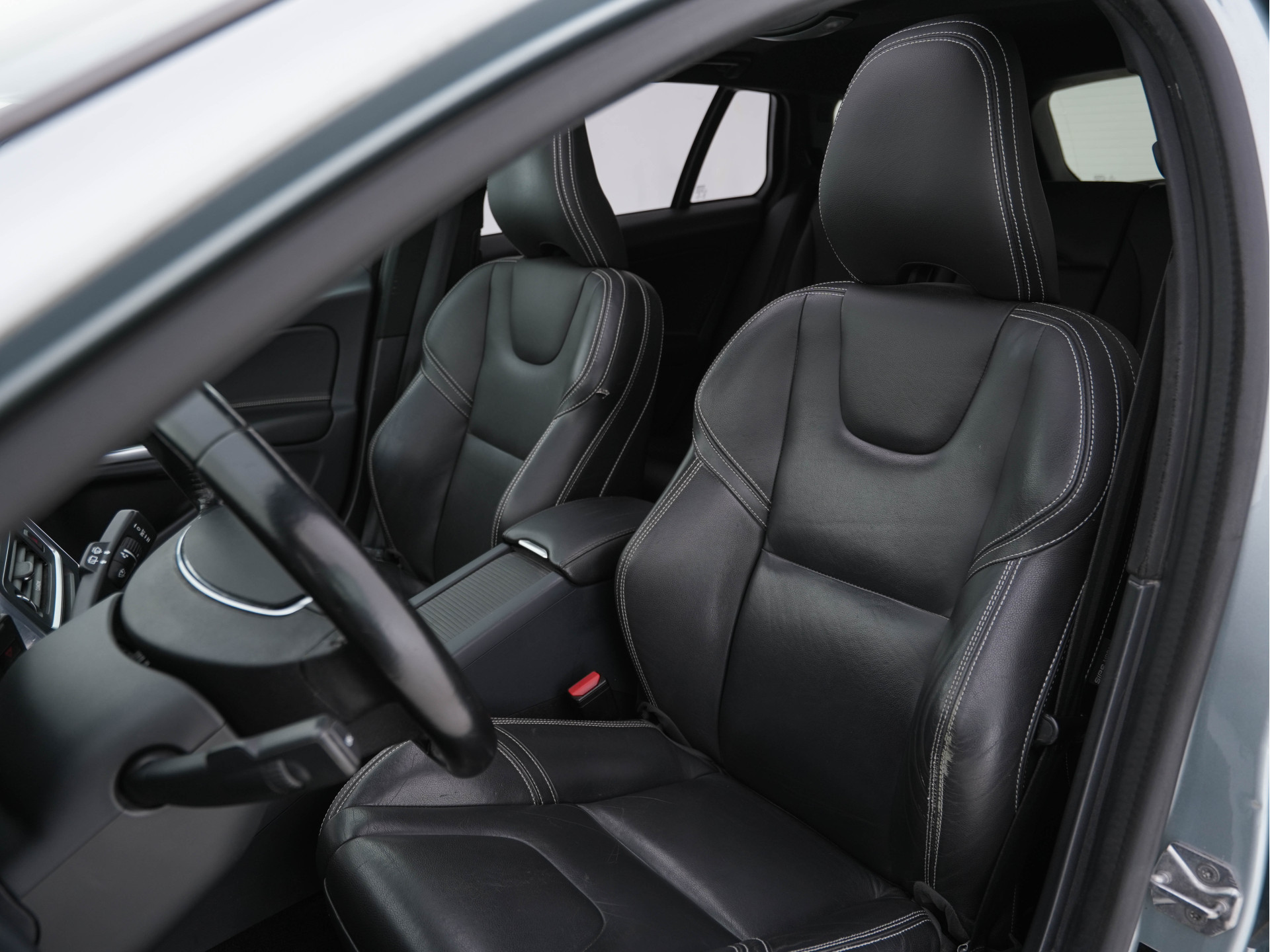 Volvo V60 2.4 D6 AWD Twin Engine Summum Aut. *PANO | NAVI-FULLMAP | LEATHER | BI-XENON | CAMERA |  ECC | PDC | CRUISE | SPORT-SEATS | PRIVACY-GLASS | TOWBAR | MEMORY-PACK | HEATED-COMFORTSEATS | 18"ALU*