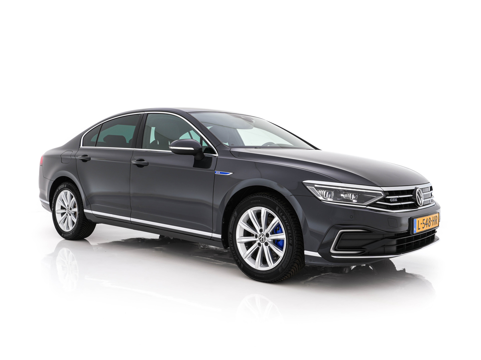 Volkswagen Passat 1.4 TSI GTE Business (Plug-In) (INCL-BTW) Aut. *FULL-LED | DIGI-COCKPIT | ADAPTIVE-CRUISE | NAVI-FULLMAP | KEYLESS | DAB+ | COMFORT-SEATS | SHIFTPADDLES | PRIVACY-GLASS | PDC | CAMERA | CARPLAY | 17''ALU*