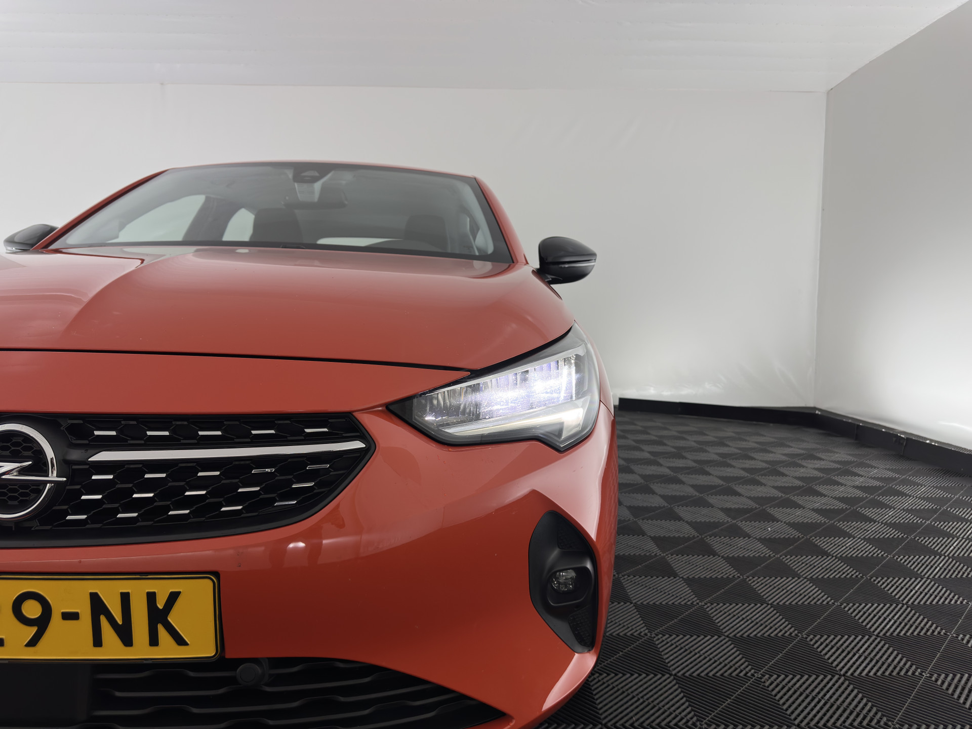 Opel Corsa-e Elegance 50 kWh [3-FASE] {SOH-90%} (INCL-BTW) Aut.*FULL-LED | DIGI-COCKPIT | LEATHER-MICROFIBRE | CARPLAY | CAMERA | ECC | KEYLESS | CRUISE | DAB | 16'' ALU*