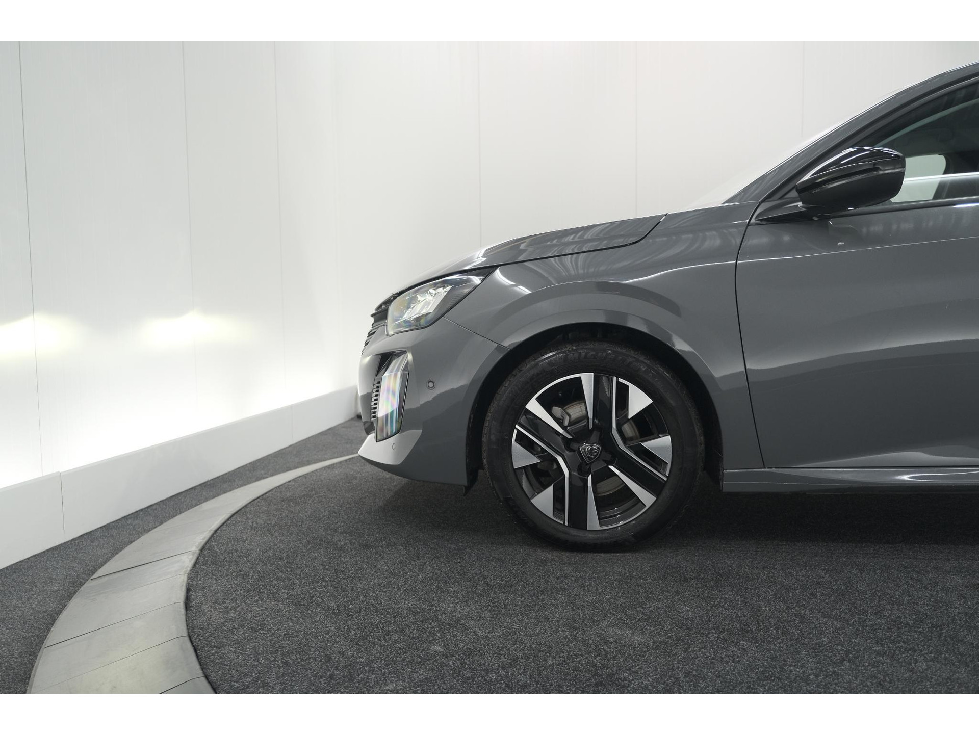Peugeot 208 PureTech 100 Allure | 360 Camera | Adaptieve Cruise Control | Navigatie | Dodehoekdetectie
