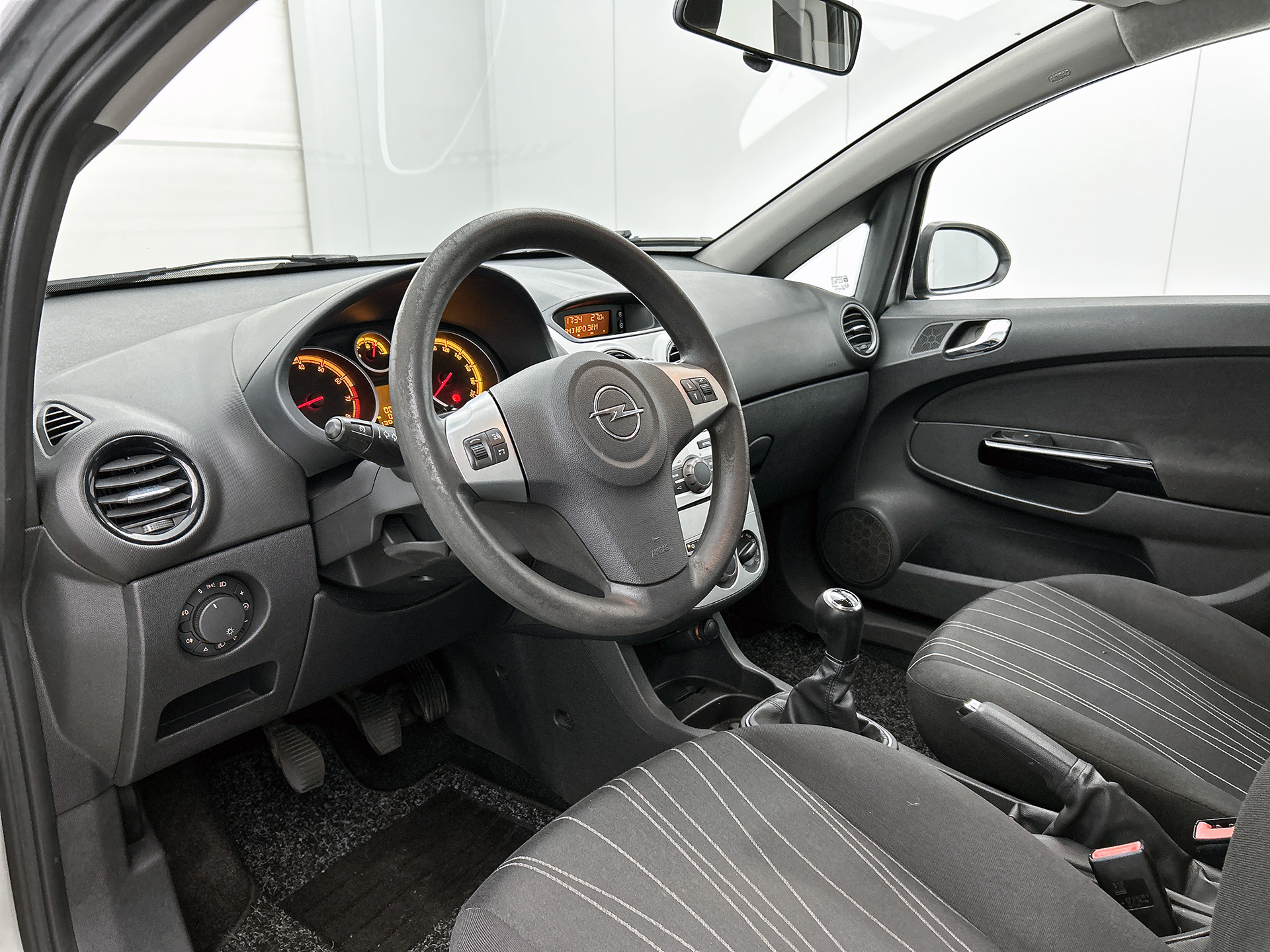Opel Corsa 1.4-16V 90PK Enjoy | AIRCO | CRUISE CONTROL | Zeer mooie auto | Elektr. ramen + spiegels