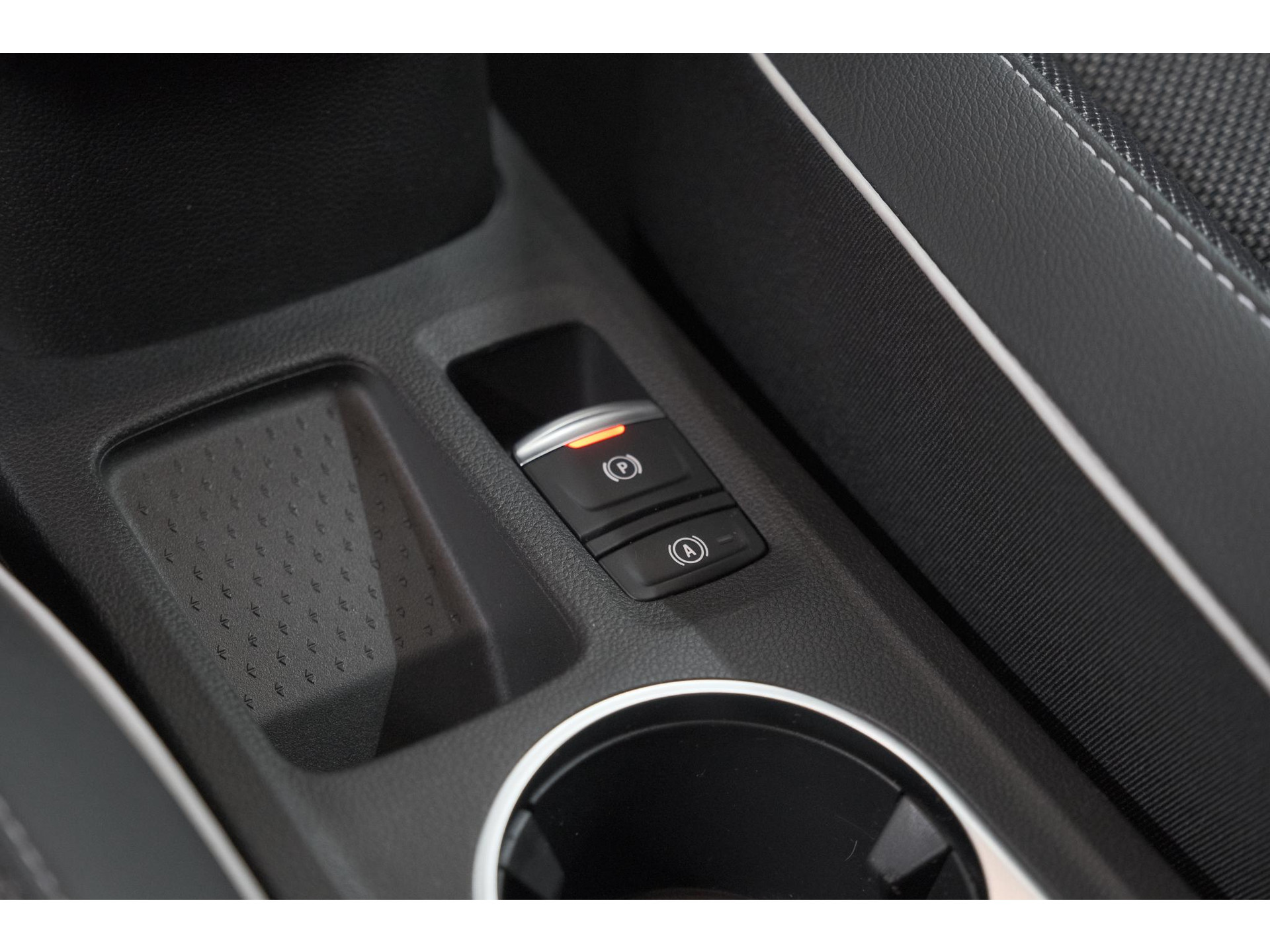 Renault Captur 1.6 E-Tech Hybrid 145 Intens | Trekhaak | Camera | Stoelverwarming | Navigatie
