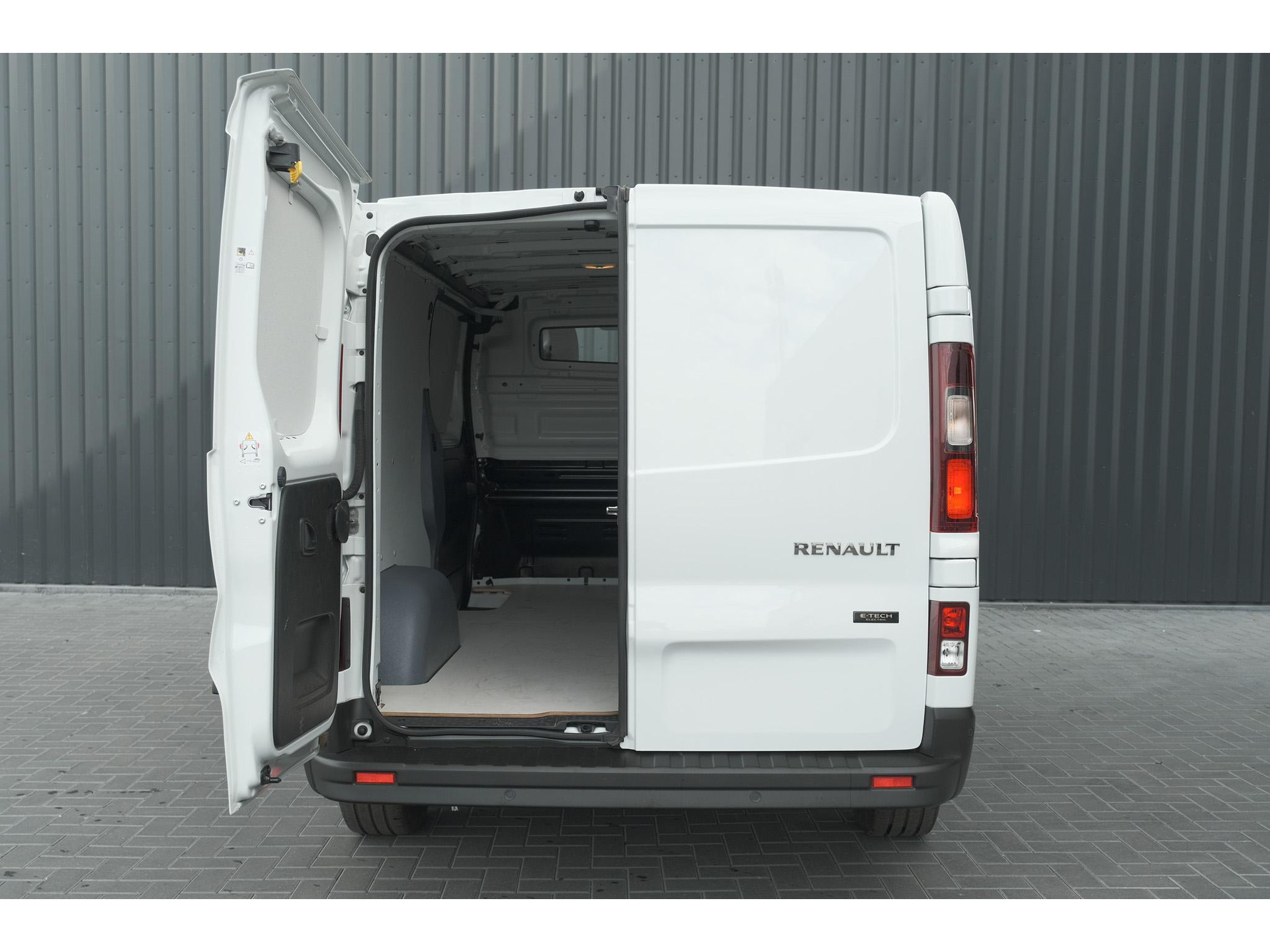 Renault Trafic E-Tech T29 L1H1 Advance 52 kWh | Laadruimte-pakket | Parkeerpakket | 3 fase lader | Camera