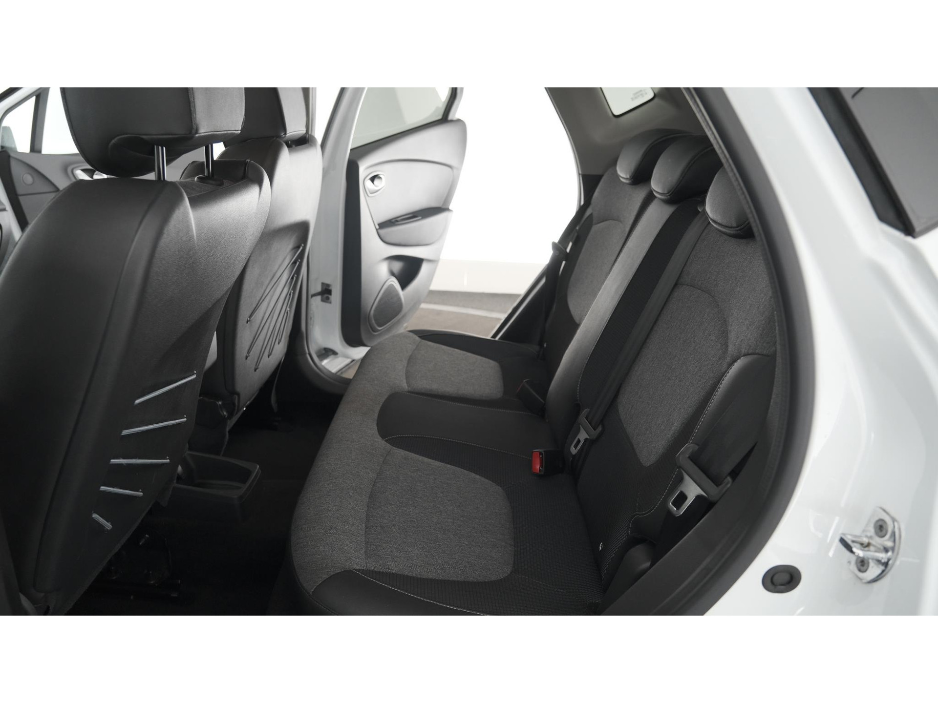 Renault Captur 1.3 TCe Intens | Trekhaak afneembaar | Navigatie | Parkeersensoren