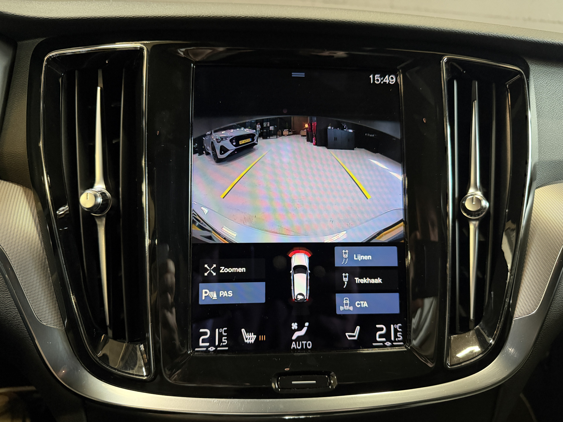 Volvo V60 2.0 T8 Recharge AWD R-Design | Elektr. trekhaak | Camera | Stoel/stuurverwarming | Carplay | Adaptive cruise