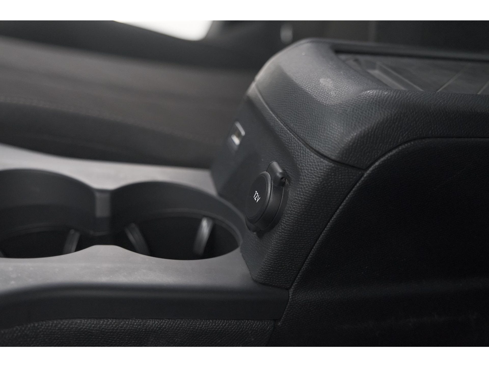 DS 3 Crossback PureTech 100 Montmartre | Parkeersensoren | Apple Carplay | Allseason Banden | Navigatie | Climate Control